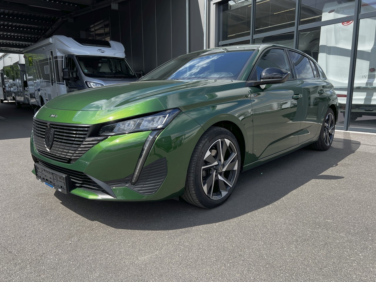 Foto 1 - 308 PureTech 130 Allure Pack RFK LED NAV, Olivine Grün Metallic (Grün)