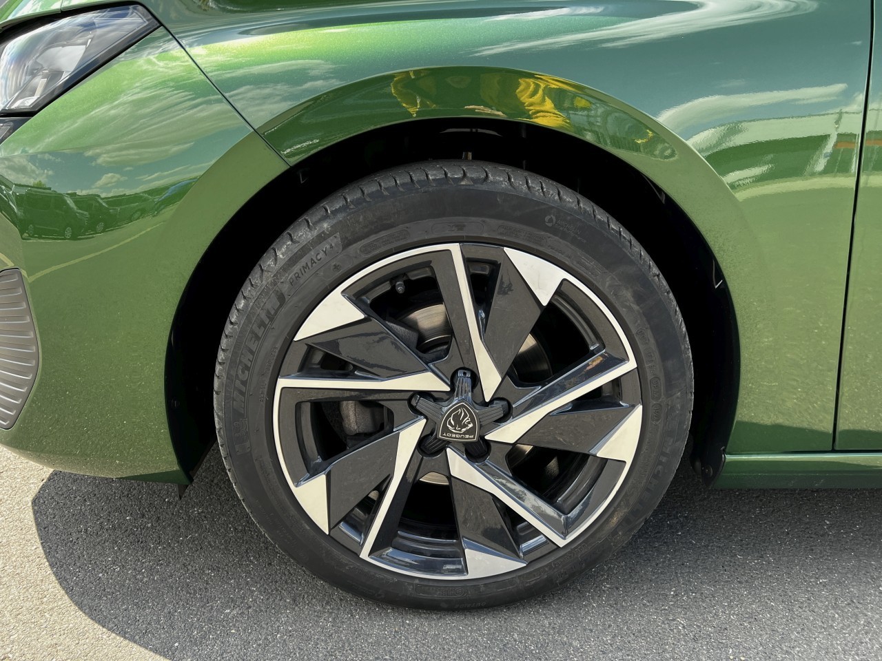 Foto 1 - 308 PureTech 130 Allure Pack RFK LED NAV, Olivine Grün Metallic (Grün)