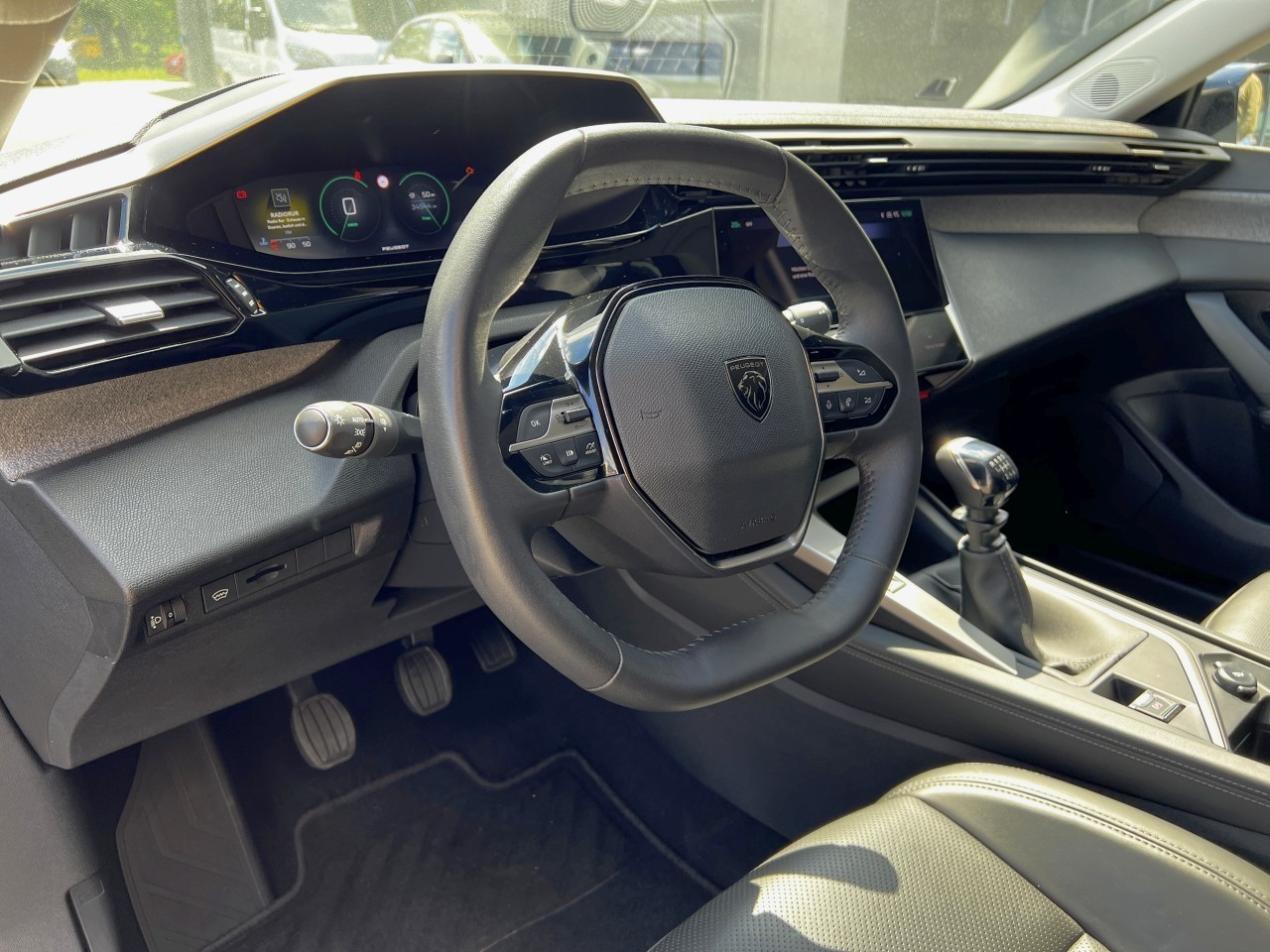 Foto 1 - 308 PureTech 130 Allure Pack RFK LED NAV, Olivine Grün Metallic (Grün)