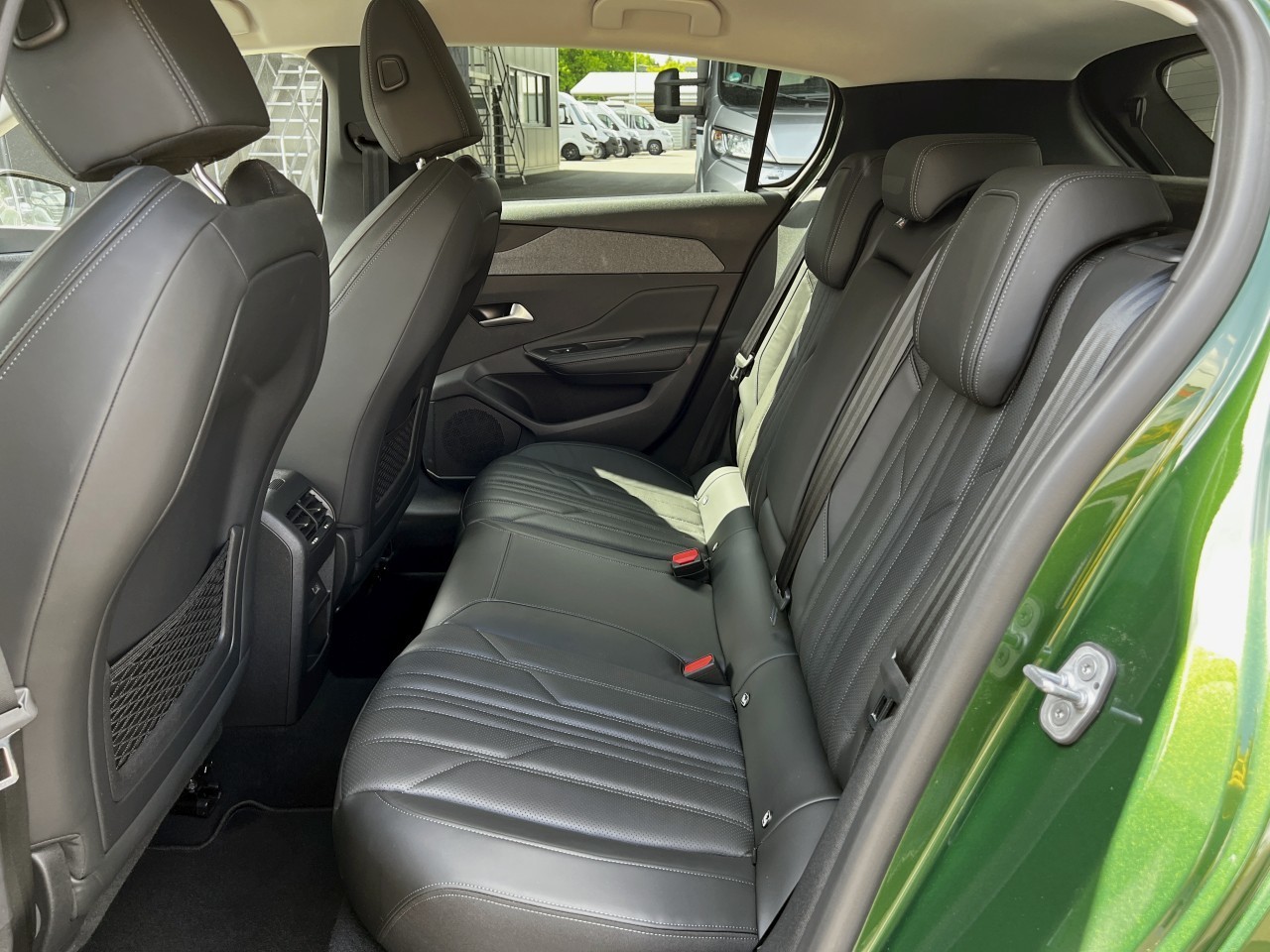 Foto 1 - 308 PureTech 130 Allure Pack RFK LED NAV, Olivine Grün Metallic (Grün)