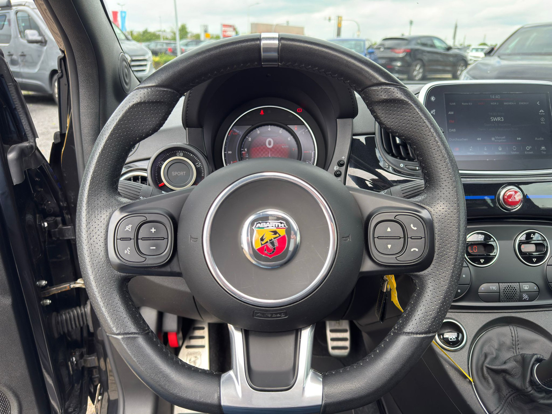 Foto 1 - Abarth 500 595 1.4 T-Jet SM Monster Energy Yamaha, NEGRO SCORPIONE (Schwarz)