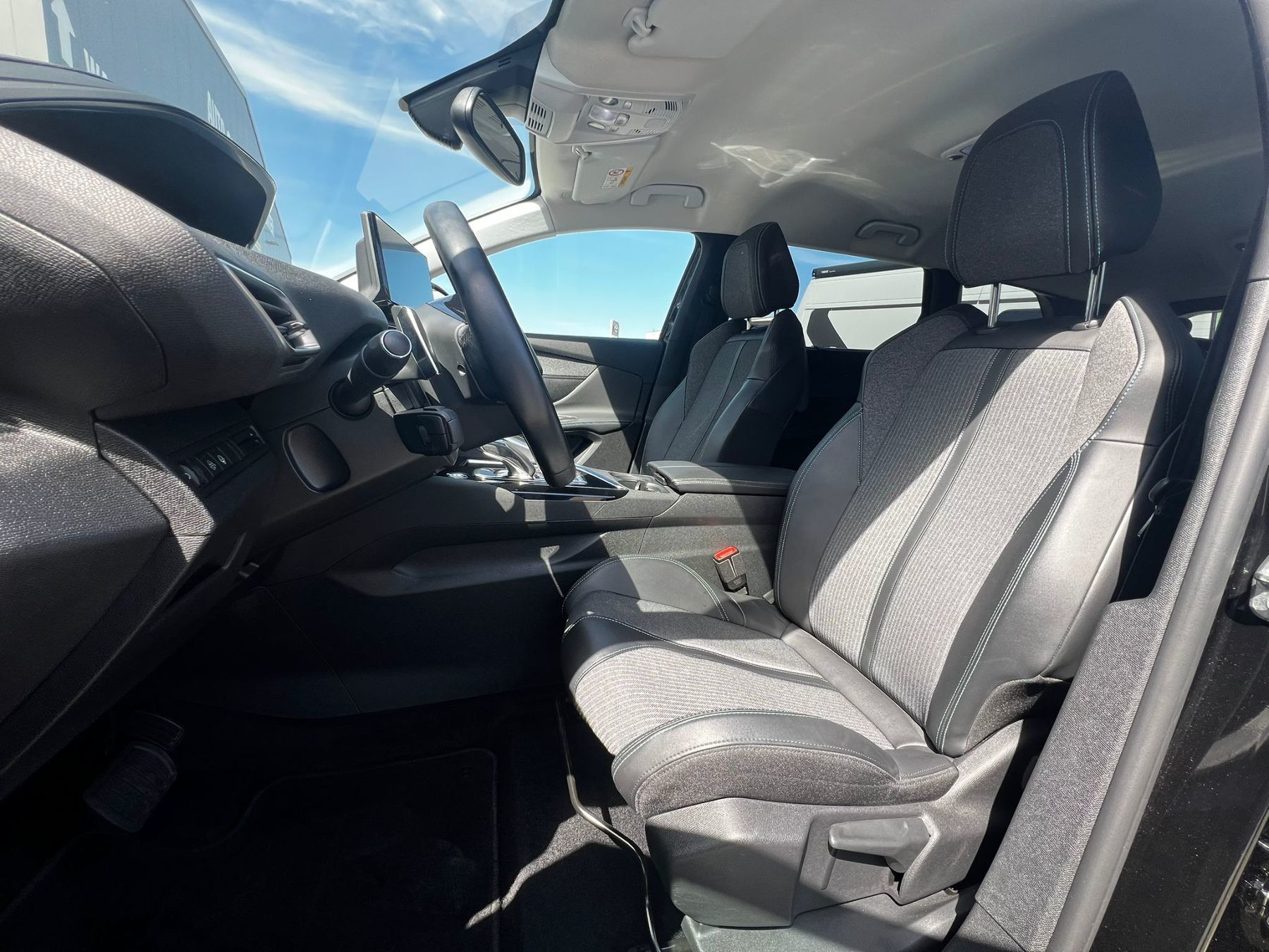 Foto 1 - PEUGEOT 5008 Allure Pack B-HDI130EAT8+7 Sitzer+LED+ParkA, Met. Perla Nera Schwarz (Schwarz)