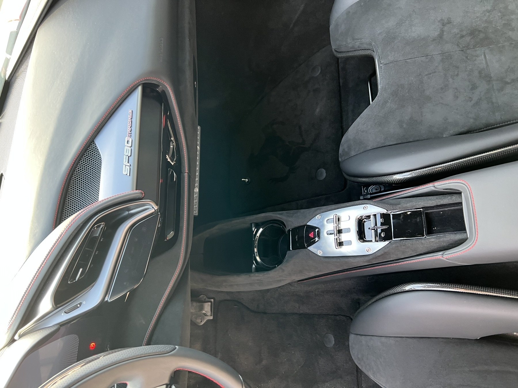 Foto 1 - SF90 STRADALE 4.0 PHEV 735KW *Ein Traum in Rot*, Rot