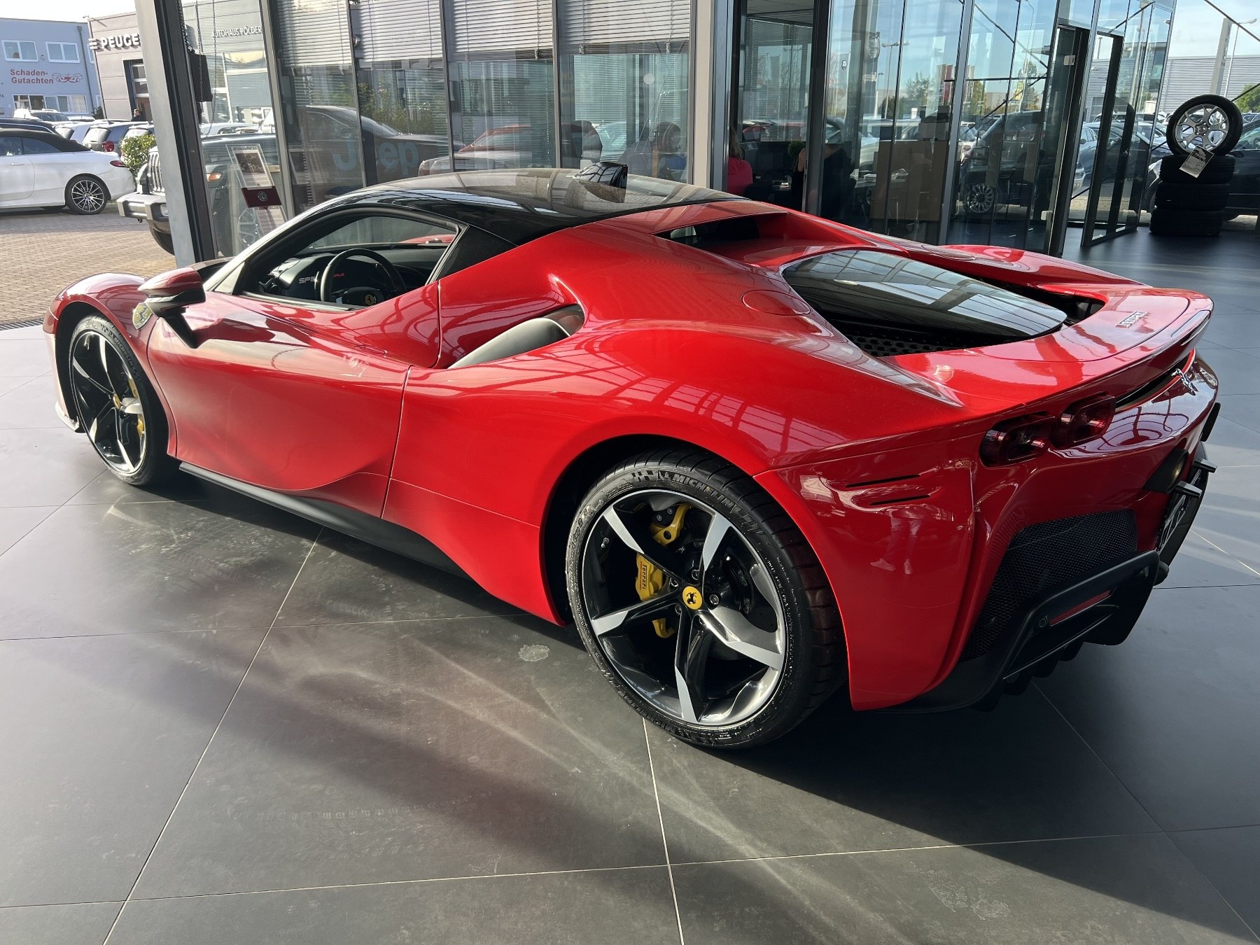 Foto 1 - SF90 STRADALE 4.0 PHEV 735KW *Ein Traum in Rot*, Rot