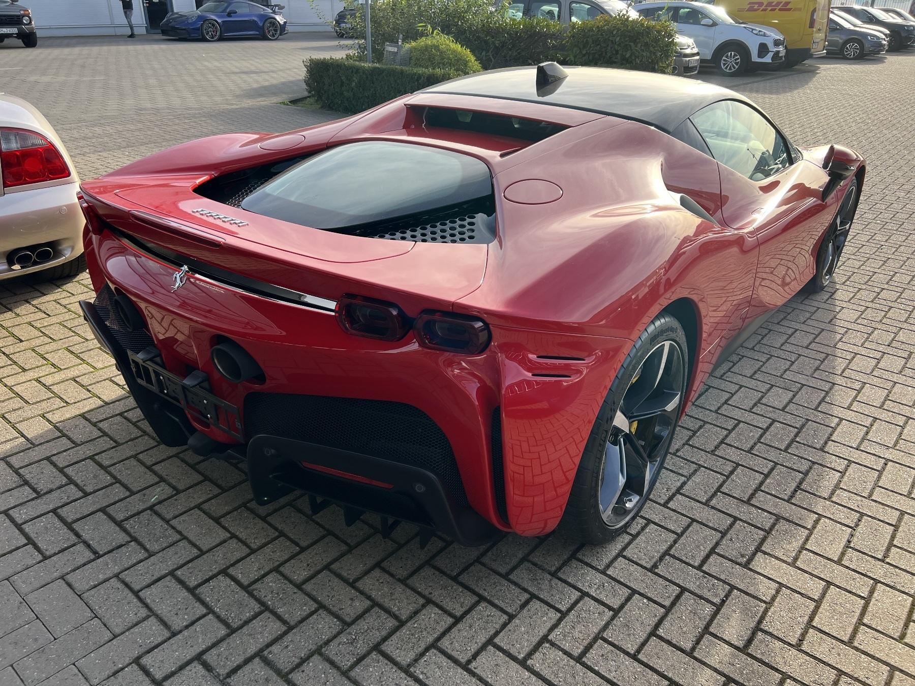 Foto 1 - SF90 STRADALE 4.0 PHEV 735KW *Ein Traum in Rot*, Rot