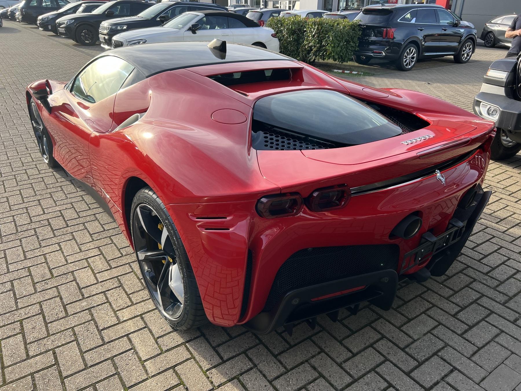 Foto 1 - SF90 STRADALE 4.0 PHEV 735KW *Ein Traum in Rot*, Rot