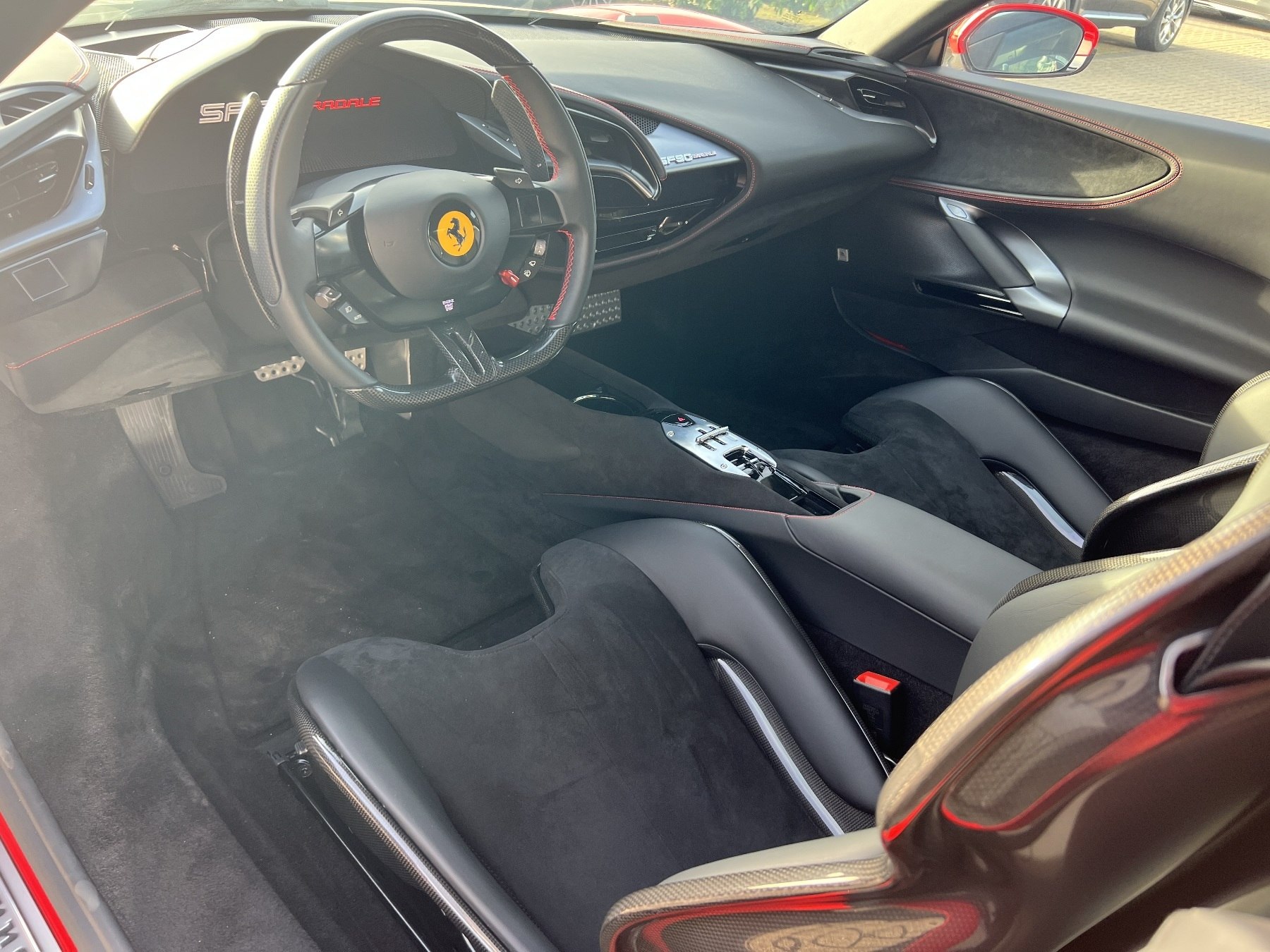 Foto 1 - SF90 STRADALE 4.0 PHEV 735KW *Ein Traum in Rot*, Rot