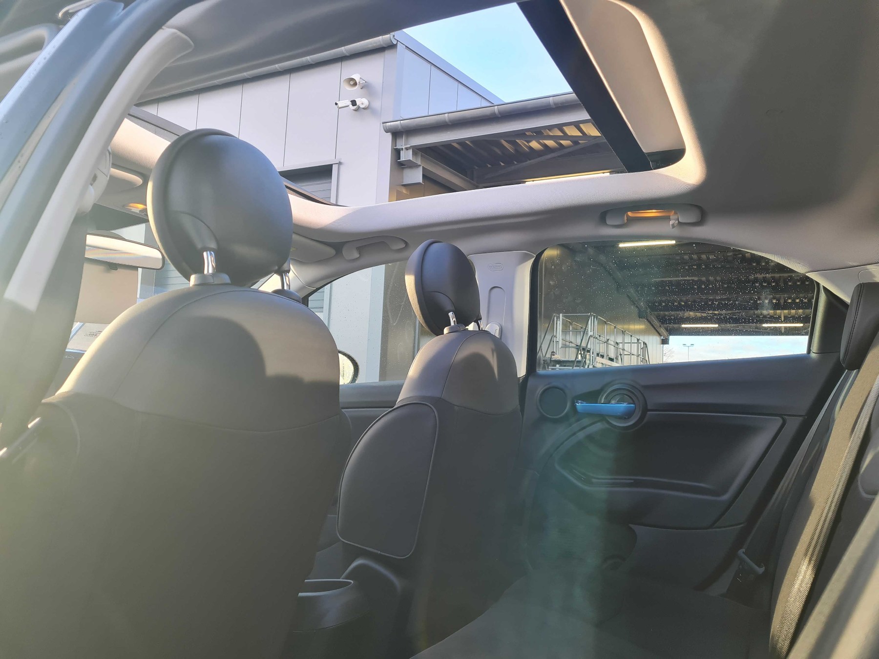 Foto 1 - 500X Cabrio Dolcevita 1.5 Hybrid GSE 96kW MY24, Cinema Schwarz (Schwarz)