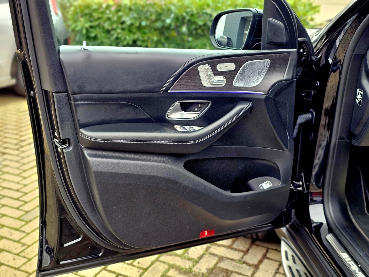 Foto 1 - GLS 63 AMG 63 4Matic+ EQ Boost Performance Guard, Obsidianschwarz metallic (Schwarz)