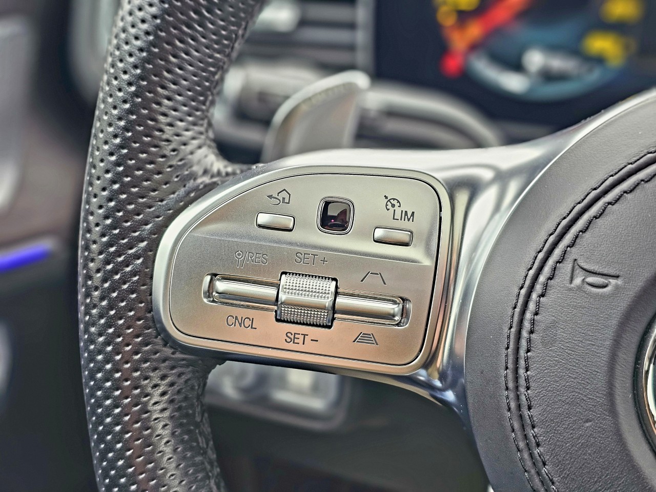 Foto 1 - GLS 63 AMG 63 4Matic+ EQ Boost Performance Guard, Obsidianschwarz metallic (Schwarz)