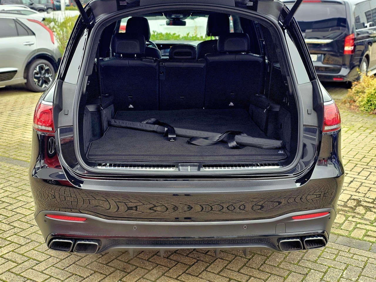 Foto 1 - GLS 63 AMG 63 4Matic+ EQ Boost Performance Guard, Obsidianschwarz metallic (Schwarz)