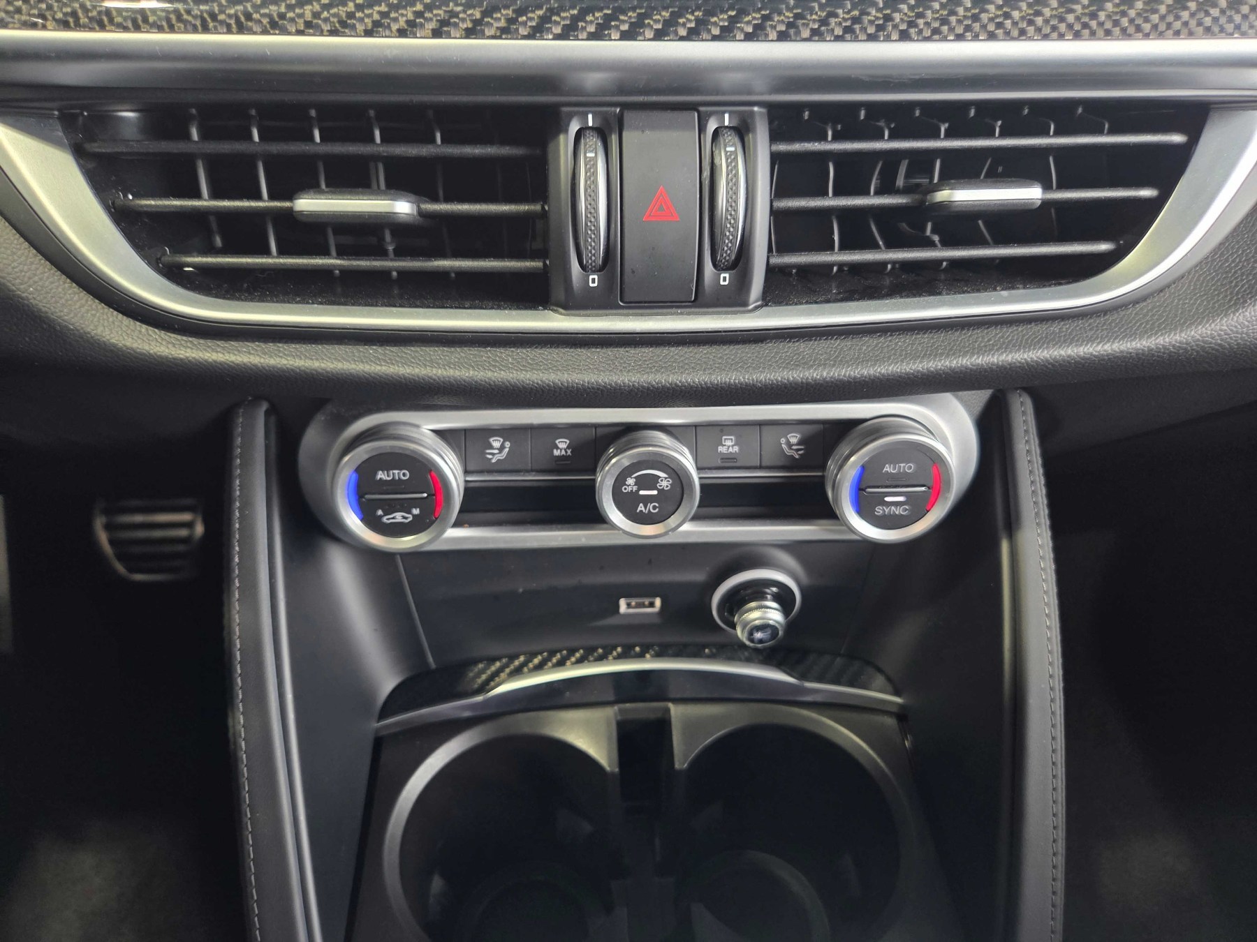 Foto 1 - Alfa Romeo Stelvio QUADRIFOGLIO 2.9 AT8-Q4 #NAVI XENON DAB+, Nero Vulcano, Metallic (Schwarz)