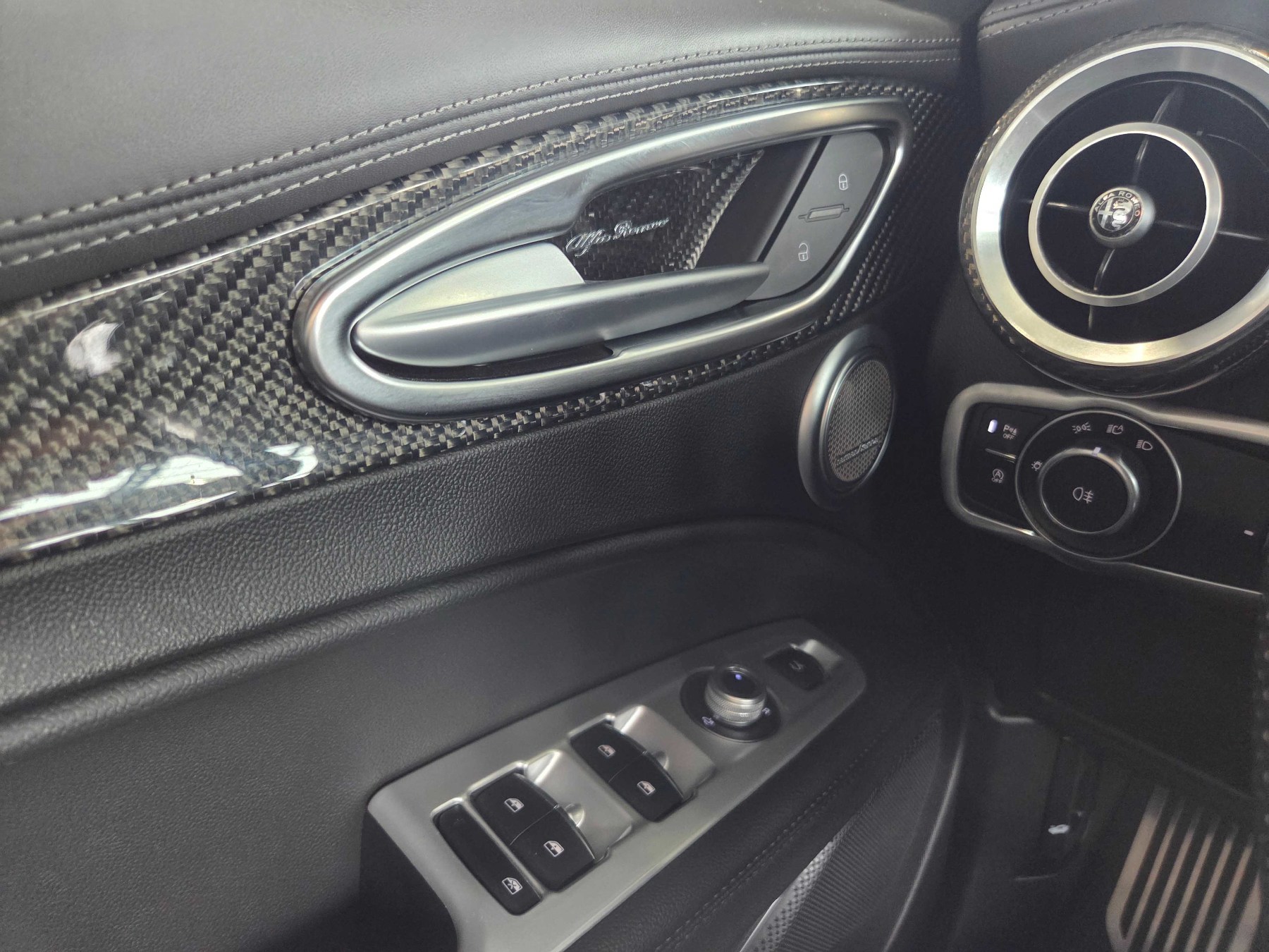 Foto 1 - Alfa Romeo Stelvio QUADRIFOGLIO 2.9 AT8-Q4 #NAVI XENON DAB+, Nero Vulcano, Metallic (Schwarz)