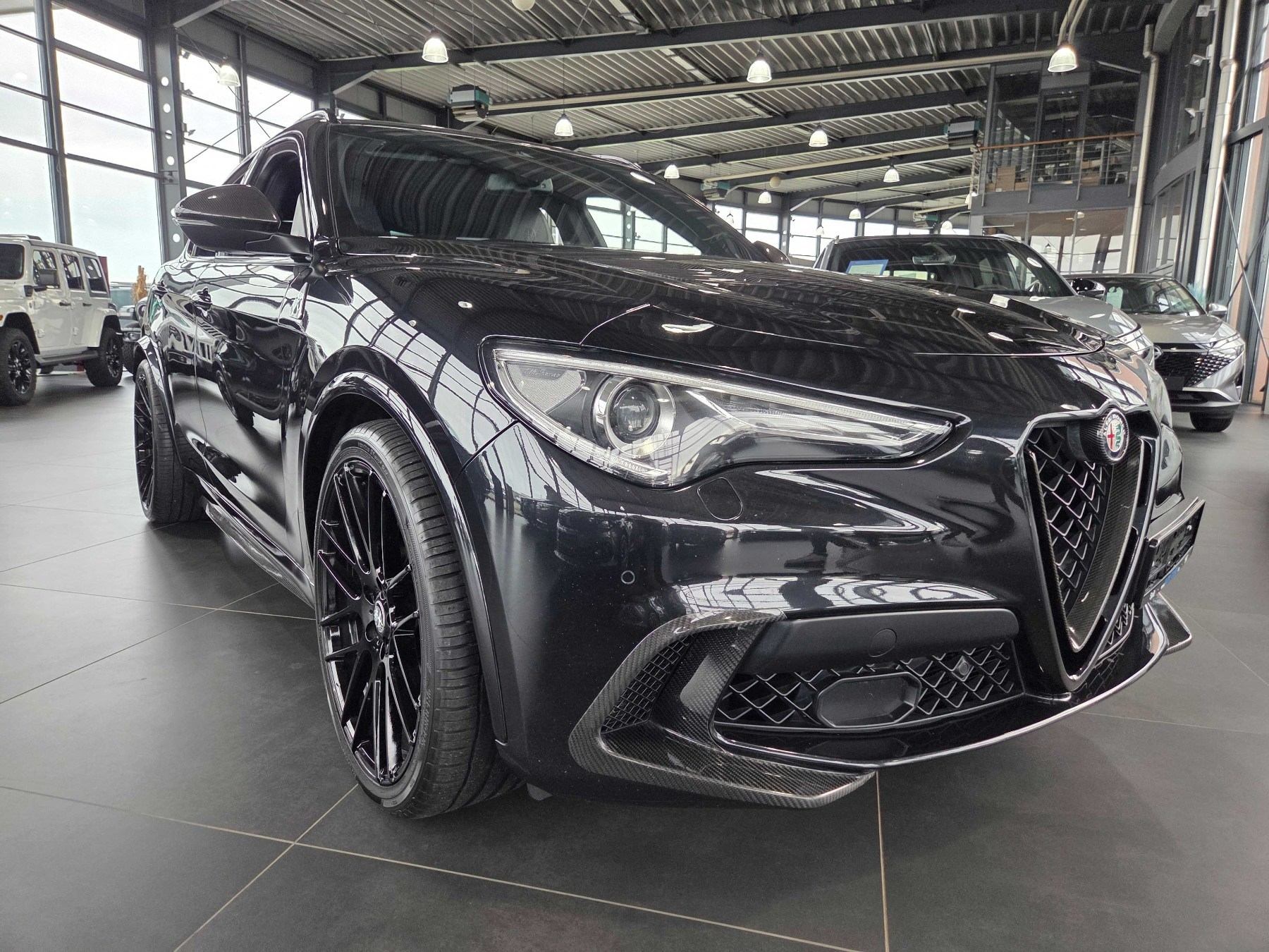 Foto 1 - Alfa Romeo Stelvio QUADRIFOGLIO 2.9 AT8-Q4 #NAVI XENON DAB+, Nero Vulcano, Metallic (Schwarz)