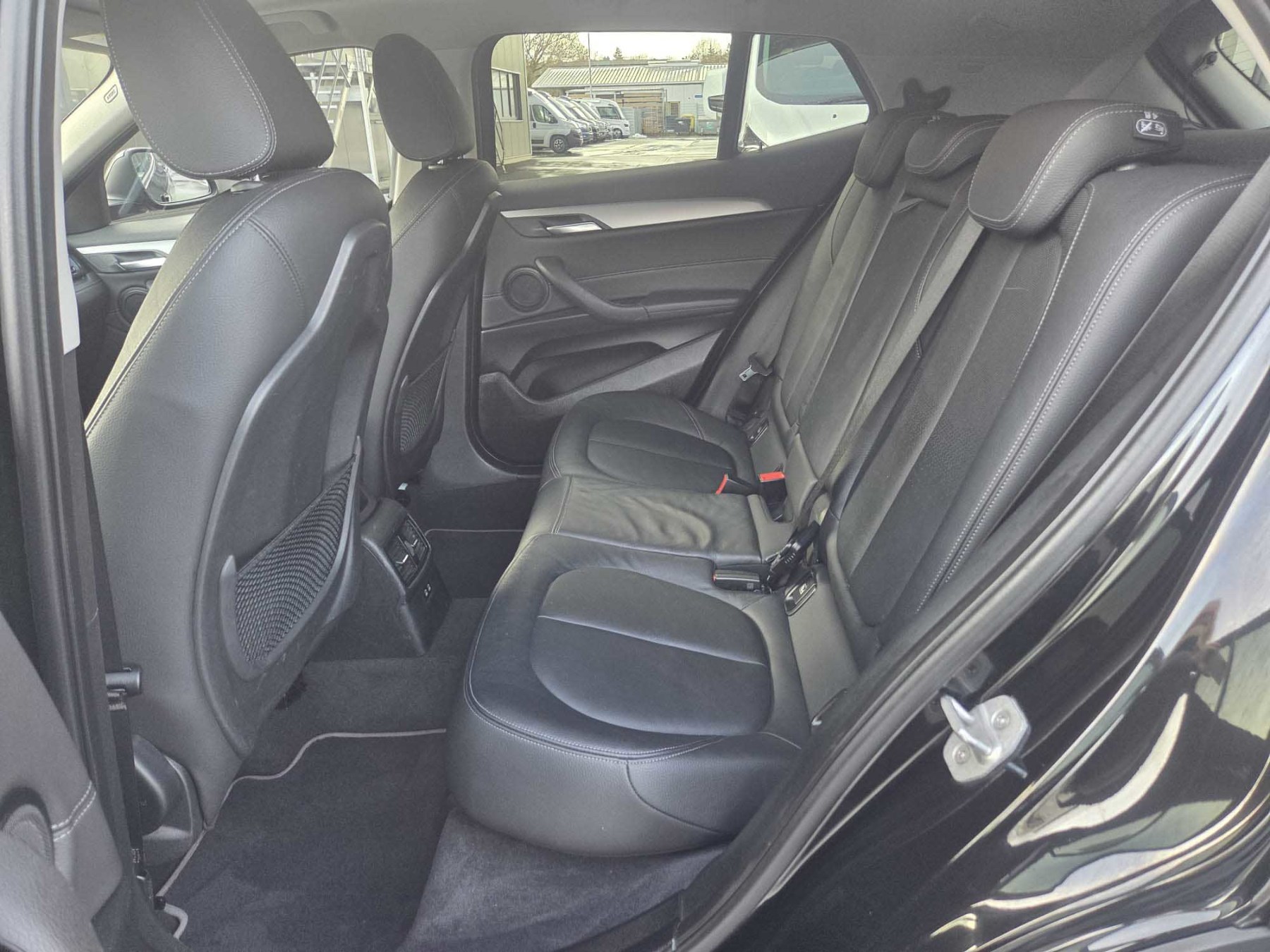 Foto 1 - X2 xDrive 18 d 2.0 Allrad Leder SSD Sitzh. NAV P, BLACK SAPPHIRE METALLIC (Schwarz)