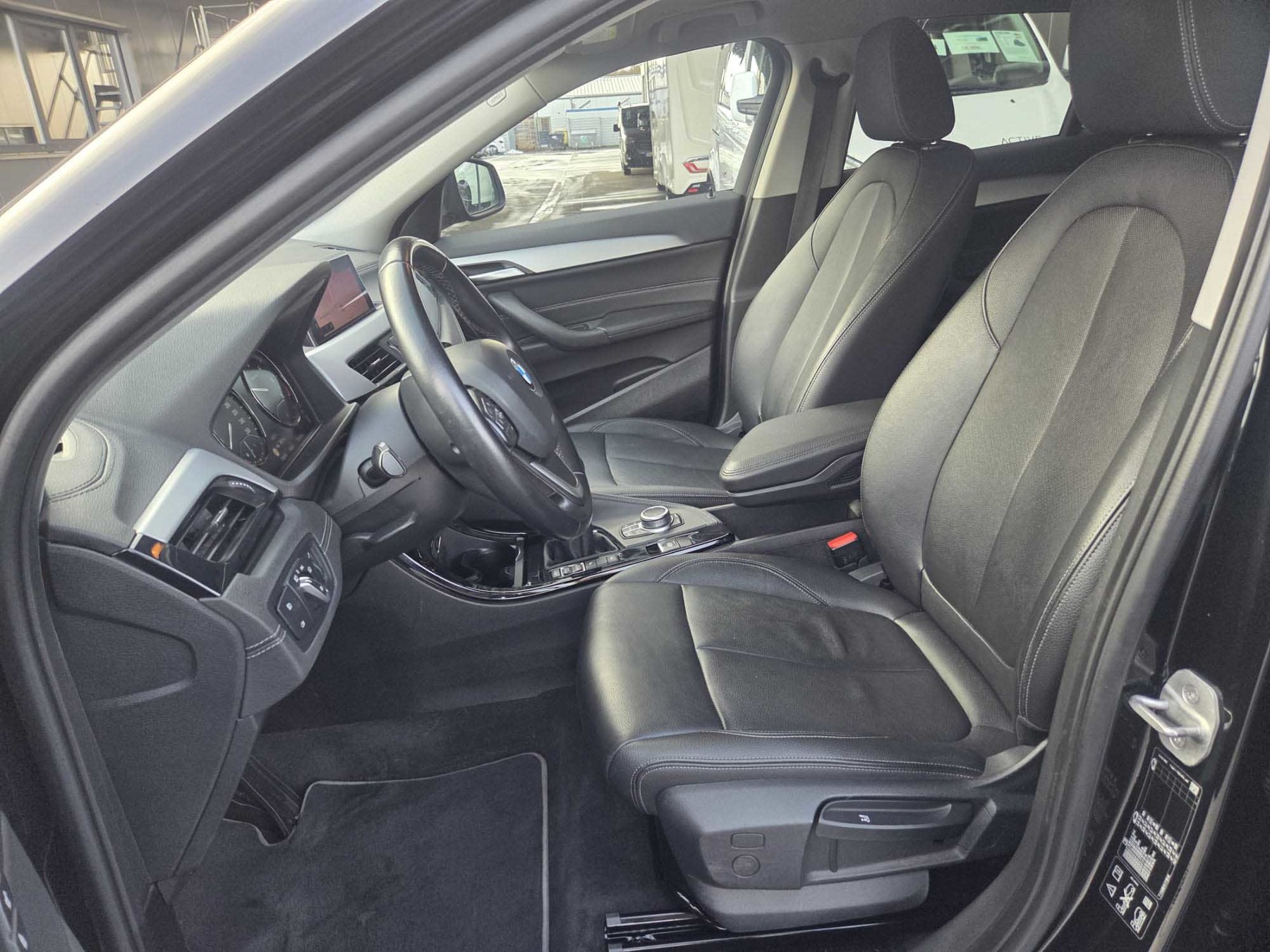 Foto 1 - X2 xDrive 18 d 2.0 Allrad Leder SSD Sitzh. NAV P, BLACK SAPPHIRE METALLIC (Schwarz)