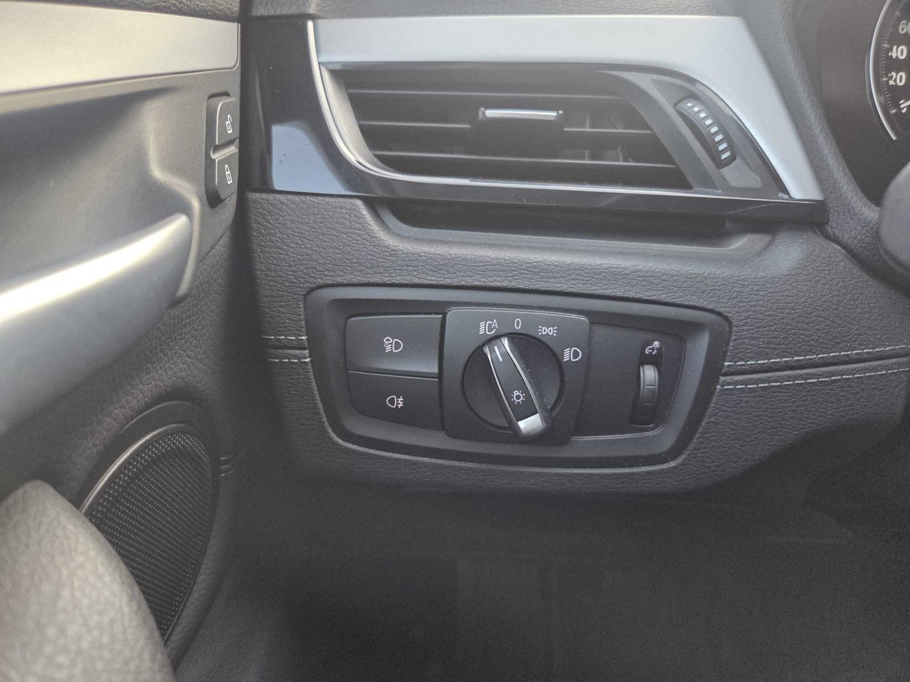 Foto 1 - X2 xDrive 18 d 2.0 Allrad Leder SSD Sitzh. NAV P, BLACK SAPPHIRE METALLIC (Schwarz)