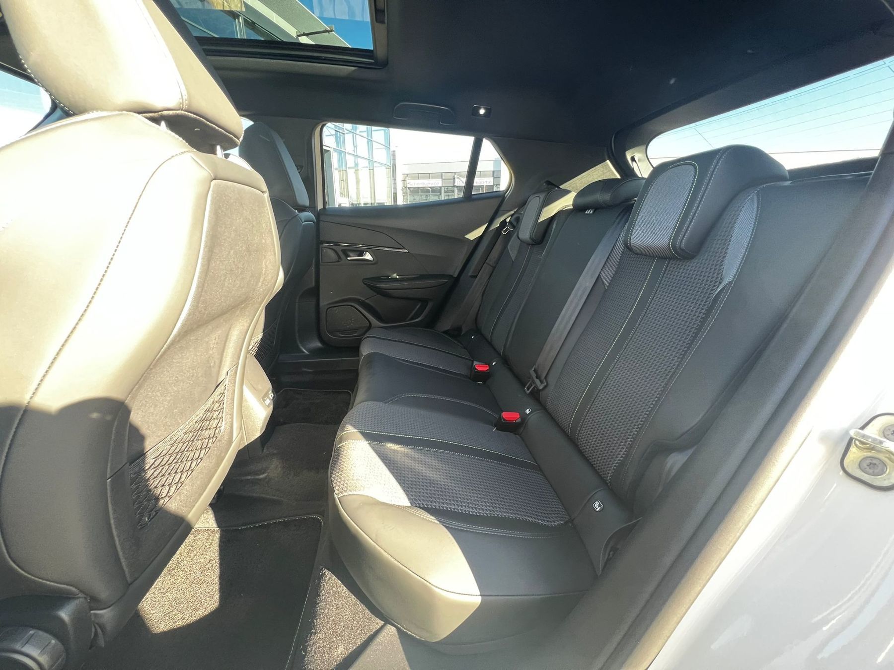 Foto 1 - PEUGEOT 2008 GT+Panodach+Keyless+Full LED+3D Cockpit+, Perlmutt Weiss (Weiß)