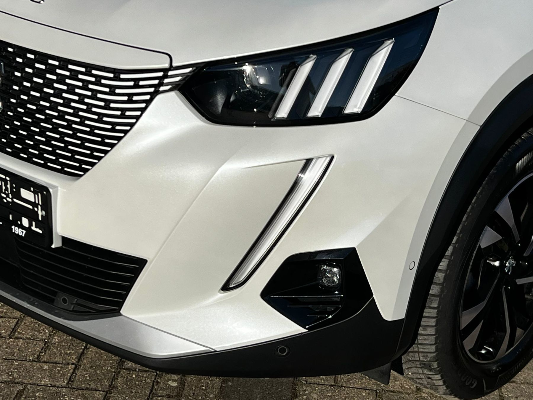 Foto 1 - PEUGEOT 2008 GT+Panodach+Keyless+Full LED+3D Cockpit+, Perlmutt Weiss (Weiß)