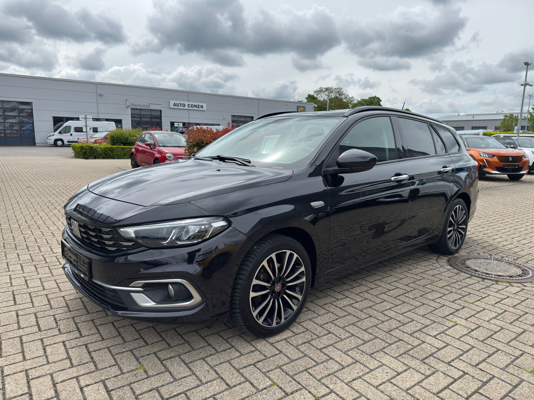 Foto 1 - Fiat Tipo Kombi Life 1.6 96kW AHK NAV KAM Sitzh., Cinema Schwarz (Schwarz)