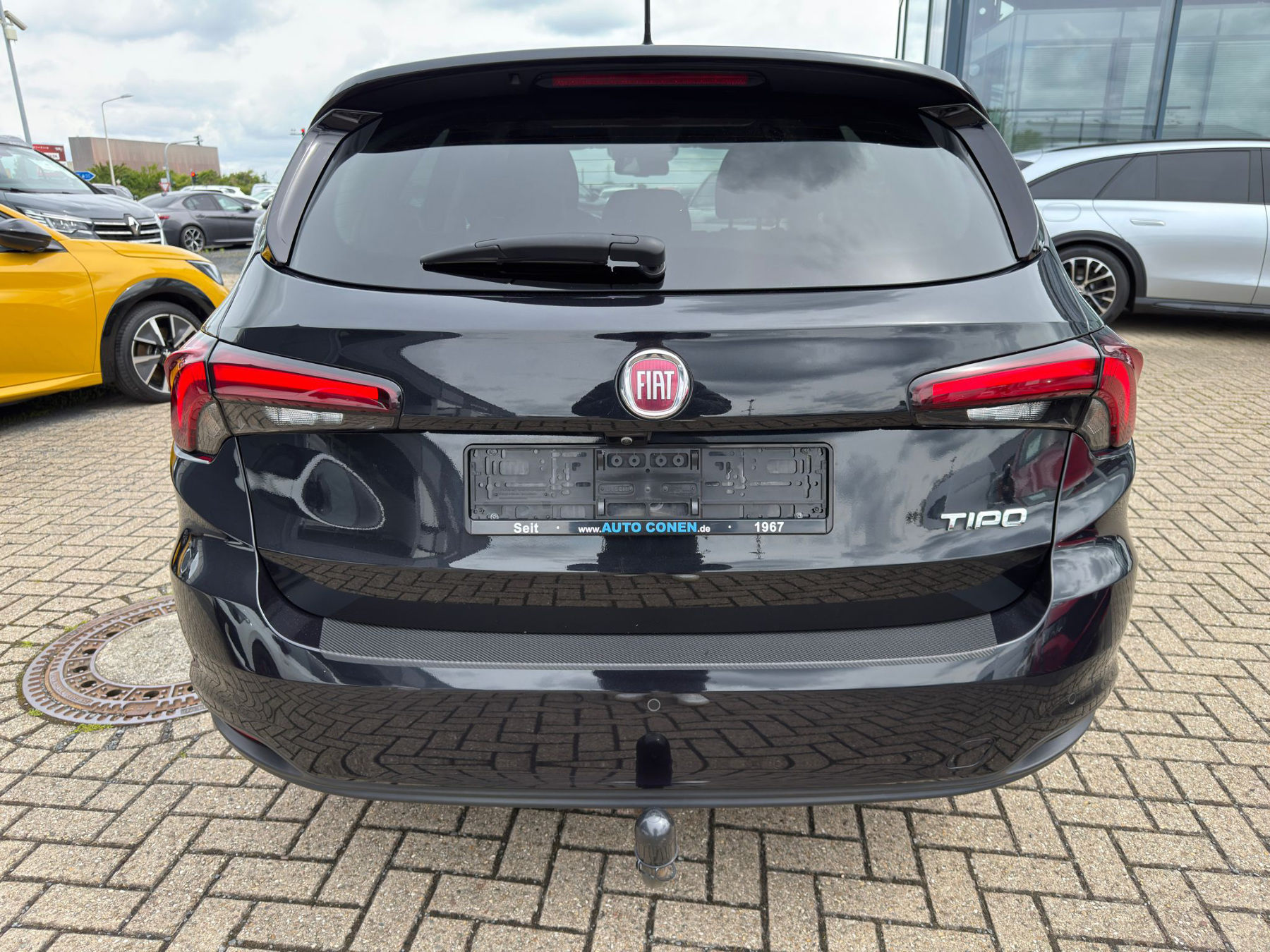 Foto 1 - Fiat Tipo Kombi Life 1.6 96kW AHK NAV KAM Sitzh., Cinema Schwarz (Schwarz)
