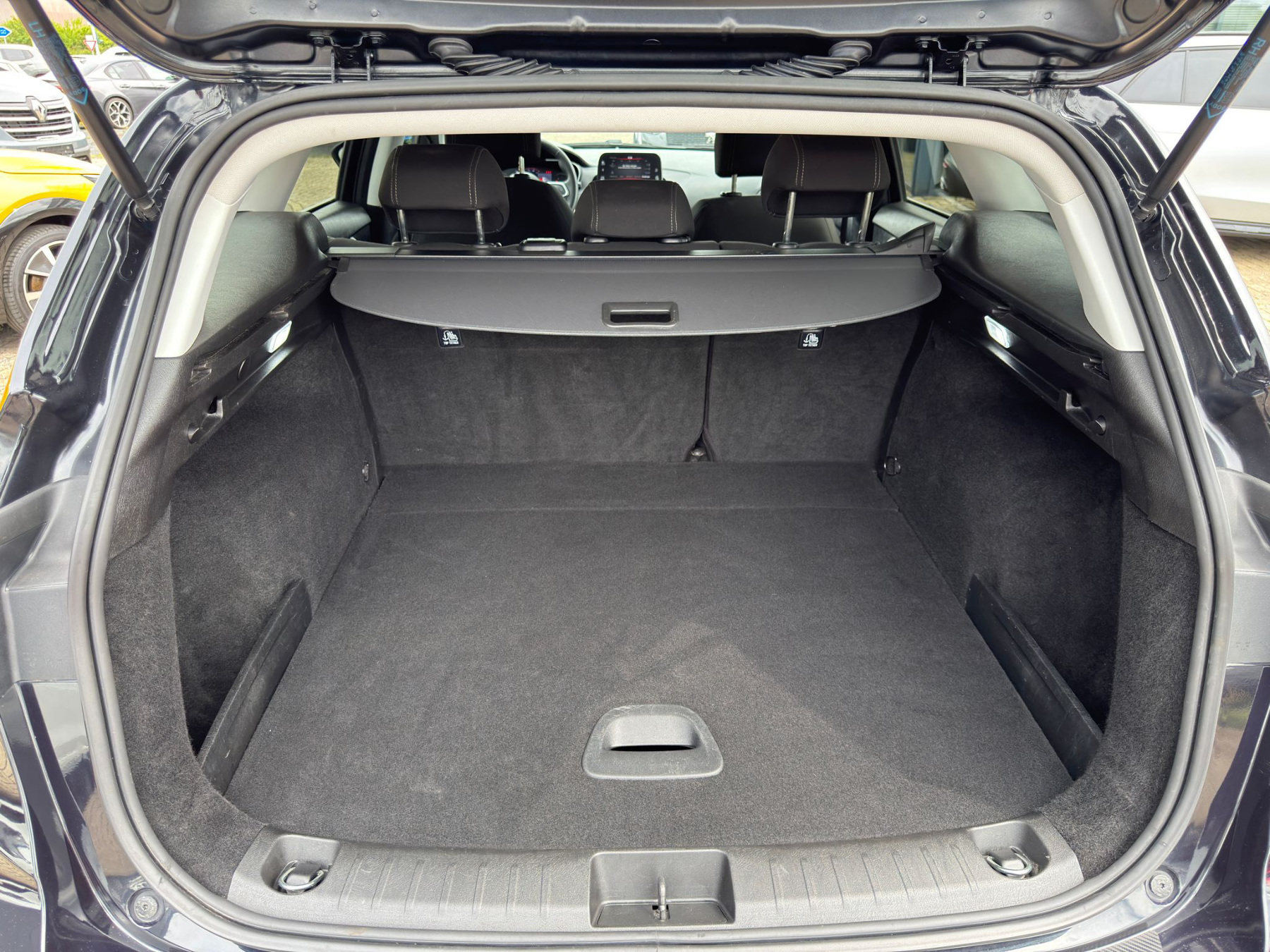 Foto 1 - Fiat Tipo Kombi Life 1.6 96kW AHK NAV KAM Sitzh., Cinema Schwarz (Schwarz)