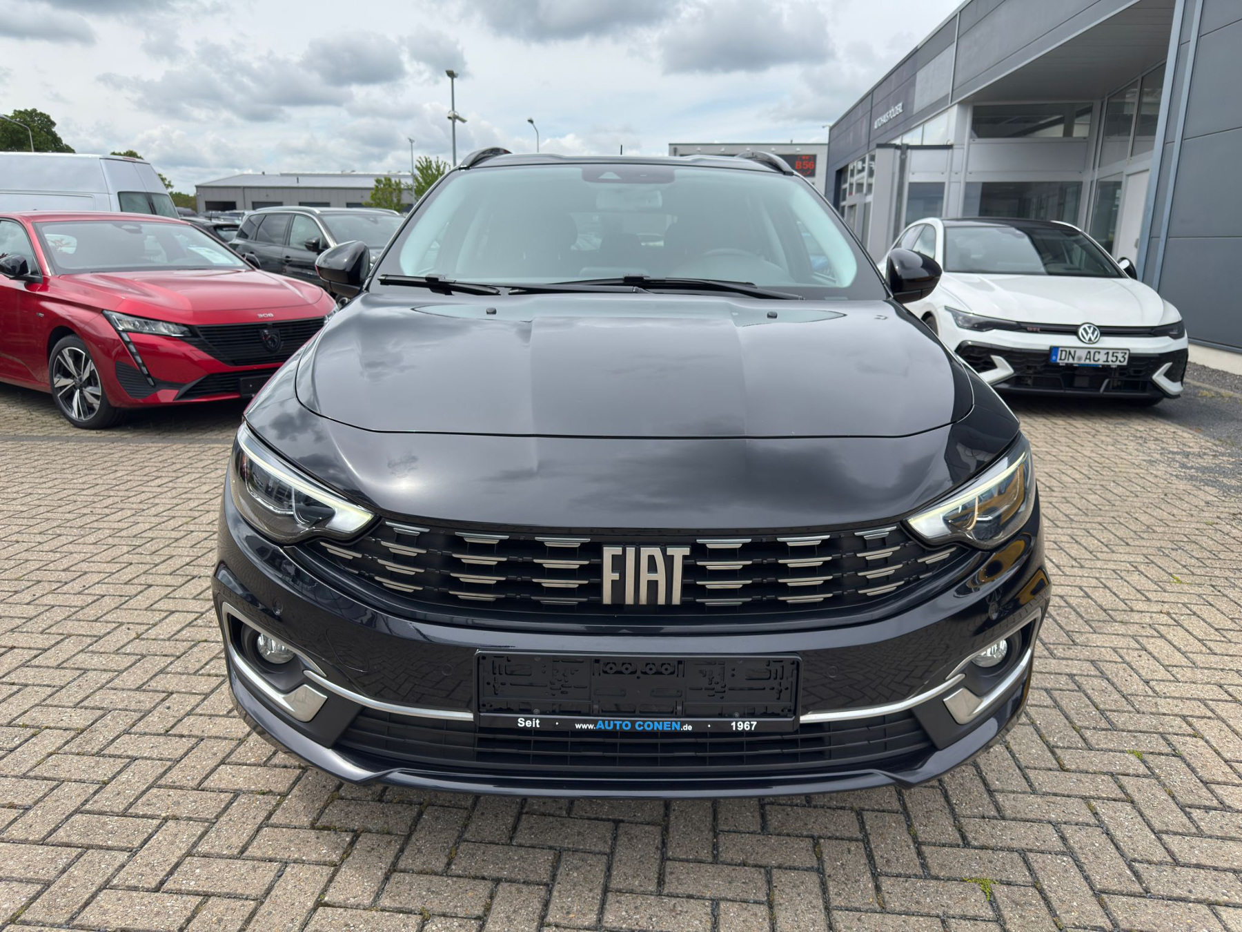 Foto 1 - Fiat Tipo Kombi Life 1.6 96kW AHK NAV KAM Sitzh., Cinema Schwarz (Schwarz)