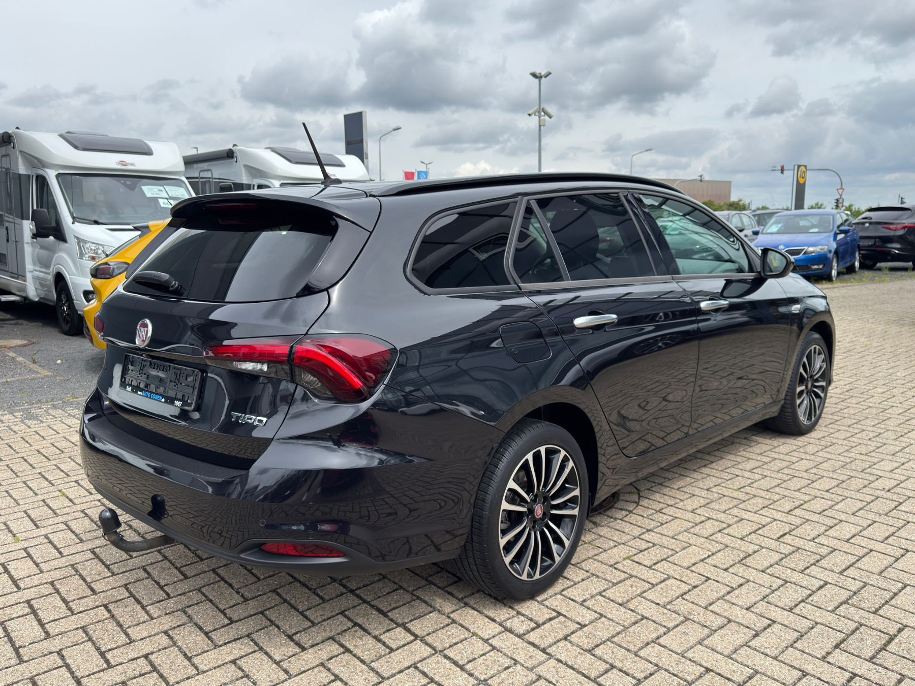 Foto 1 - Fiat Tipo Kombi Life 1.6 96kW AHK NAV KAM Sitzh., Cinema Schwarz (Schwarz)