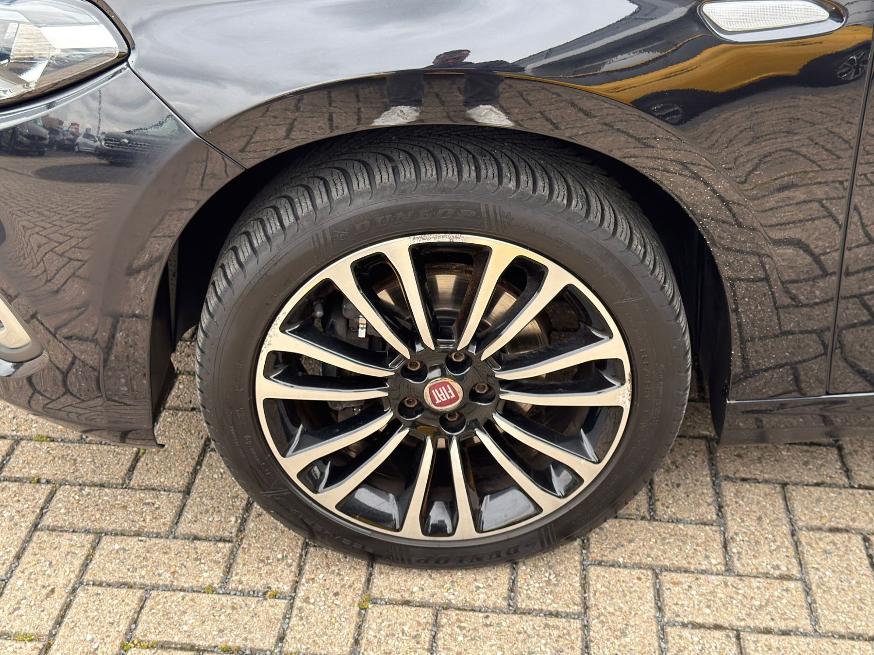 Foto 1 - Fiat Tipo Kombi Life 1.6 96kW AHK NAV KAM Sitzh., Cinema Schwarz (Schwarz)