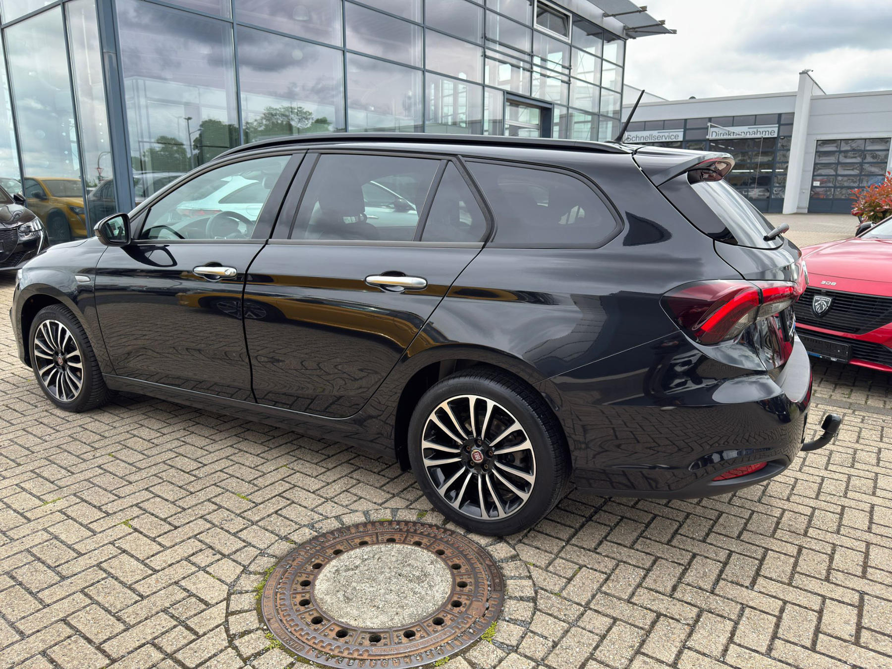 Foto 1 - Fiat Tipo Kombi Life 1.6 96kW AHK NAV KAM Sitzh., Cinema Schwarz (Schwarz)