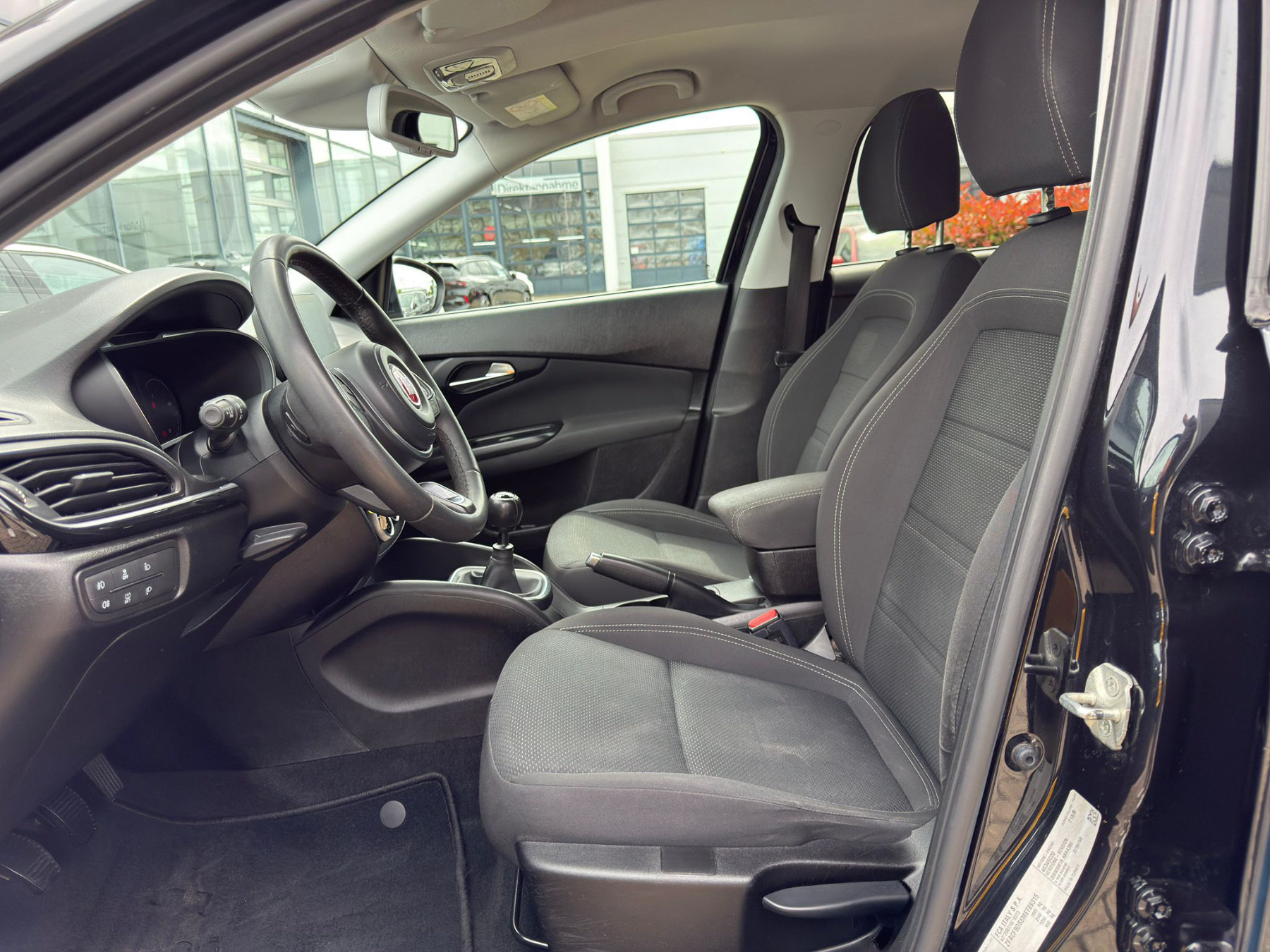 Foto 1 - Fiat Tipo Kombi Life 1.6 96kW AHK NAV KAM Sitzh., Cinema Schwarz (Schwarz)