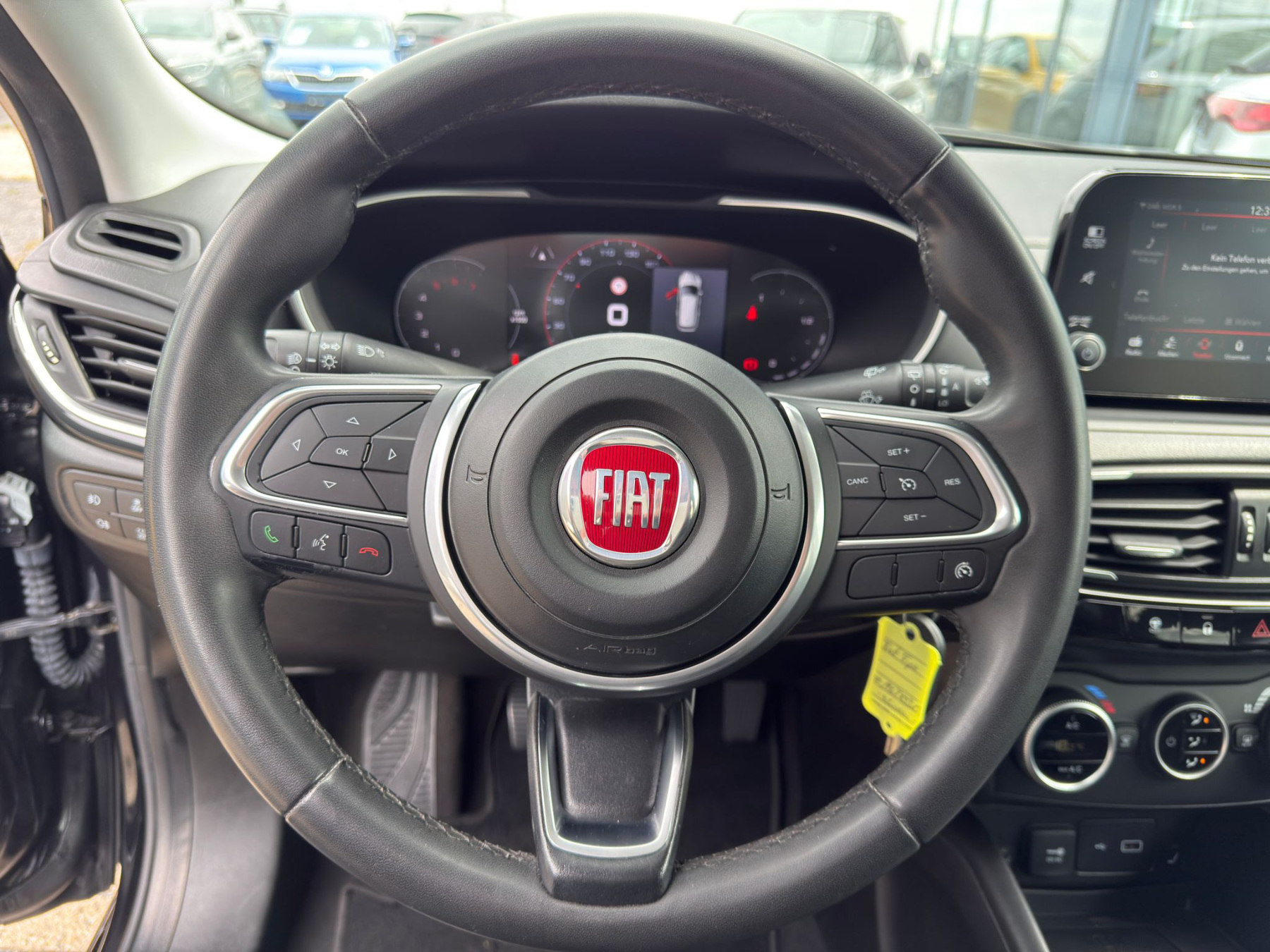 Foto 1 - Fiat Tipo Kombi Life 1.6 96kW AHK NAV KAM Sitzh., Cinema Schwarz (Schwarz)