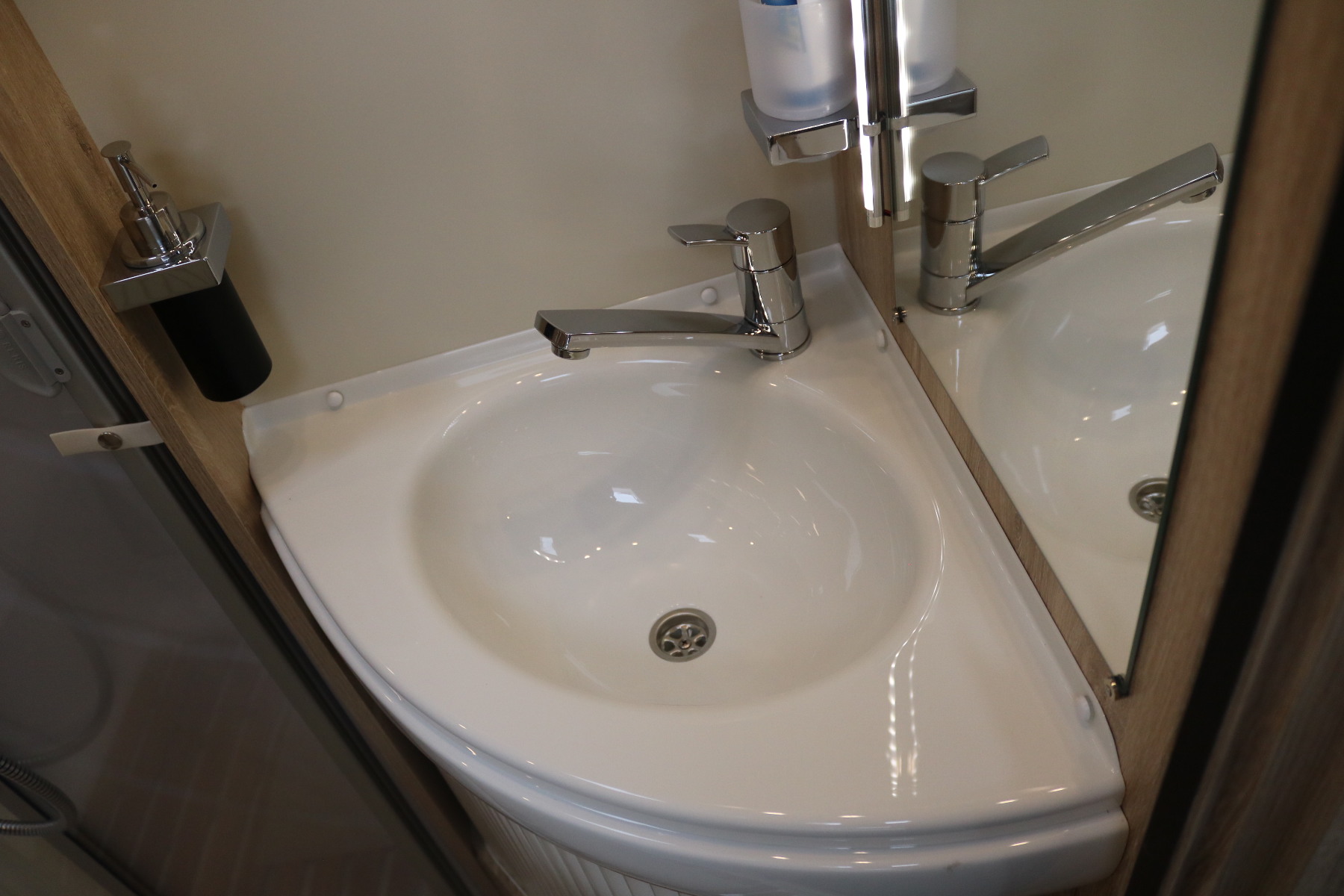 Foto 1 - Profila T 675 SB Modial+Fahr Ass-5e sitz, Glattblech weiß (Weiß)