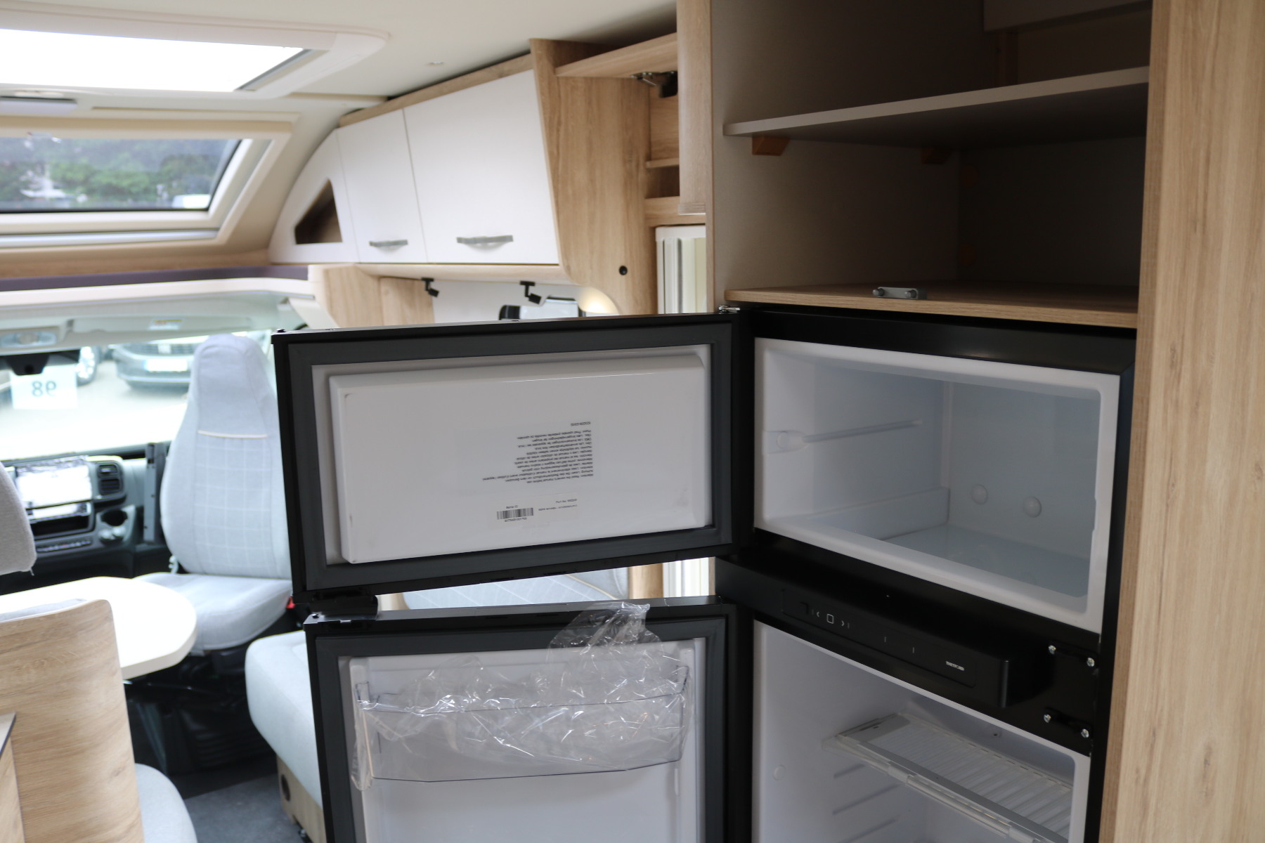 Foto 1 - Profila T 675 SB Modial+Fahr Ass-5e sitz, Glattblech weiß (Weiß)