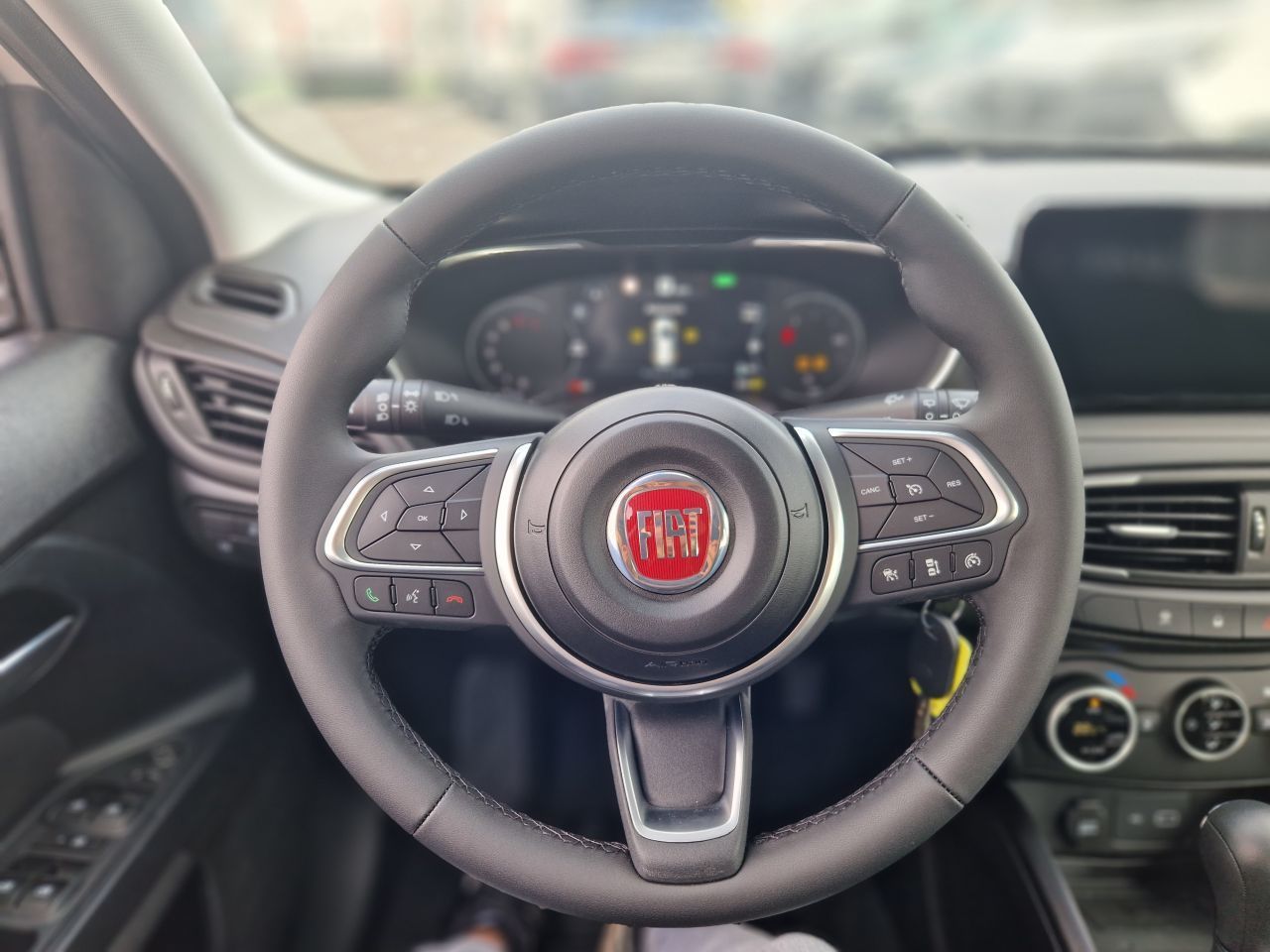 Foto 1 - Tipo (357) Hatchback Cross, WEISS (Weiß) (Weiß)