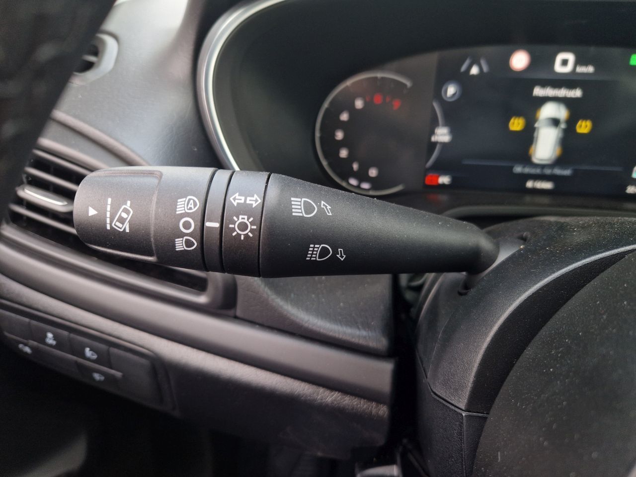 Foto 1 - Tipo (357) Hatchback Cross, WEISS (Weiß) (Weiß)