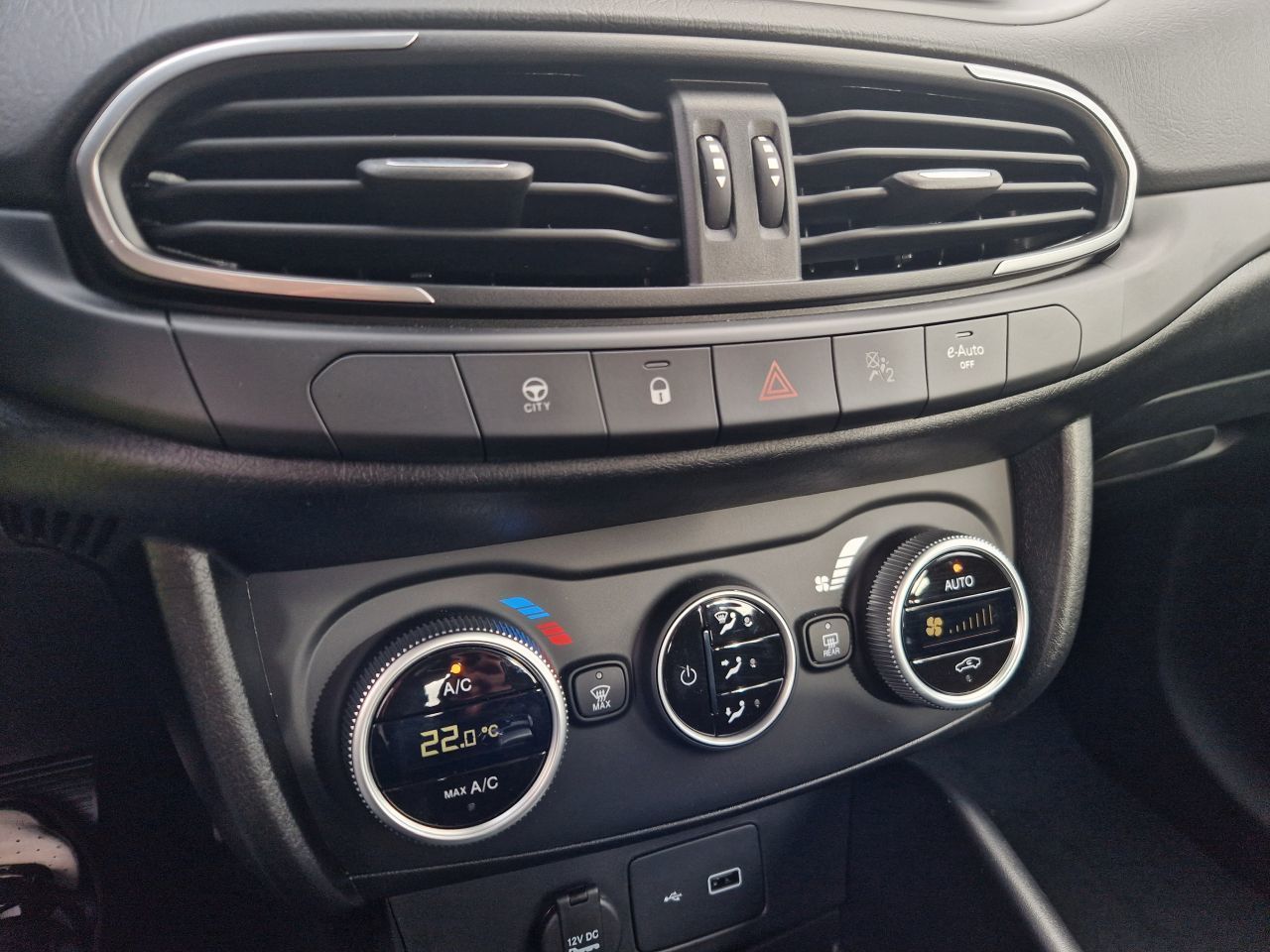 Foto 1 - Tipo (357) Hatchback Cross, WEISS (Weiß) (Weiß)