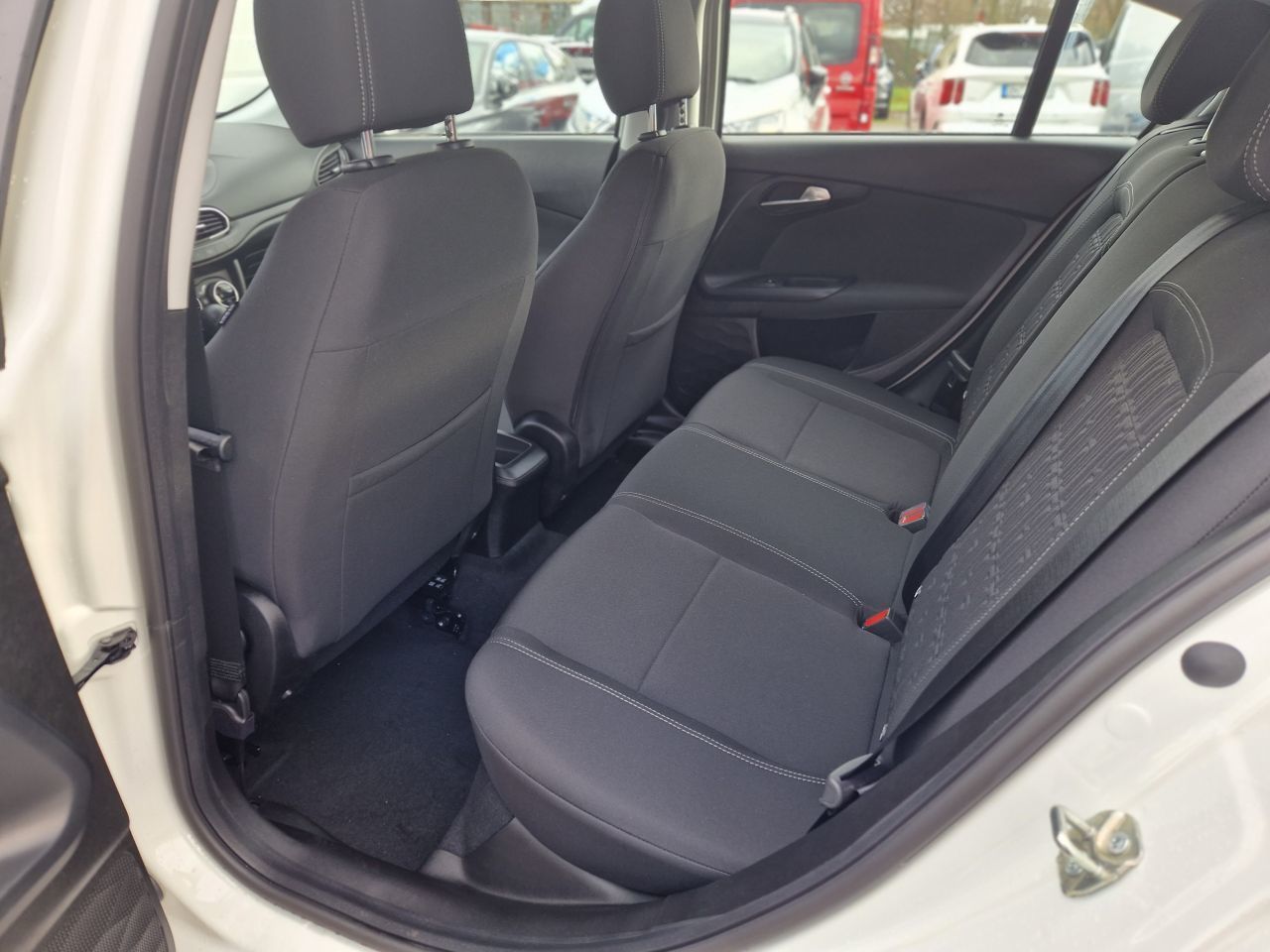 Foto 1 - Tipo (357) Hatchback Cross, WEISS (Weiß) (Weiß)