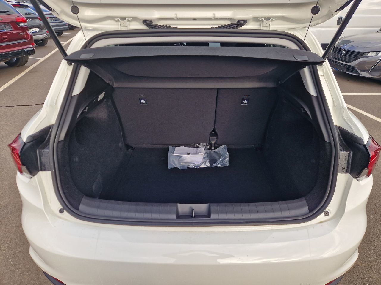 Foto 1 - Tipo (357) Hatchback Cross, WEISS (Weiß) (Weiß)