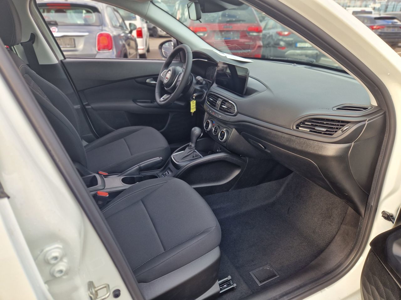 Foto 1 - Tipo (357) Hatchback Cross, WEISS (Weiß) (Weiß)