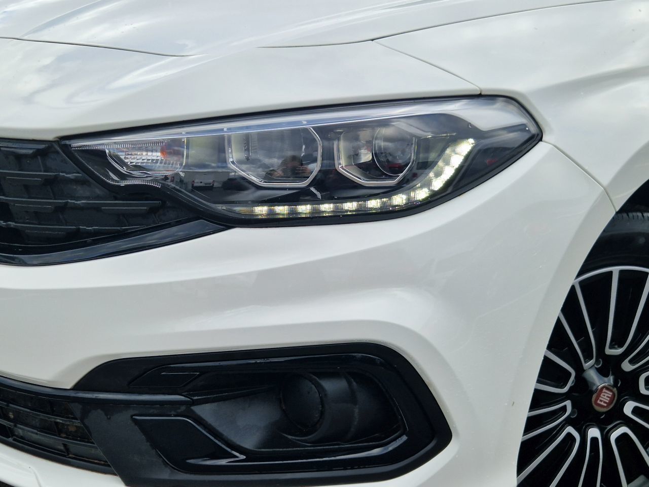 Foto 1 - Tipo (357) Hatchback Cross, WEISS (Weiß) (Weiß)