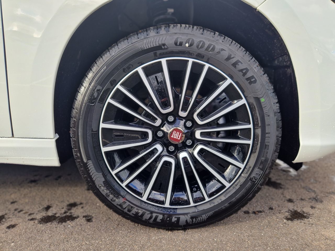 Foto 1 - Tipo (357) Hatchback Cross, WEISS (Weiß) (Weiß)