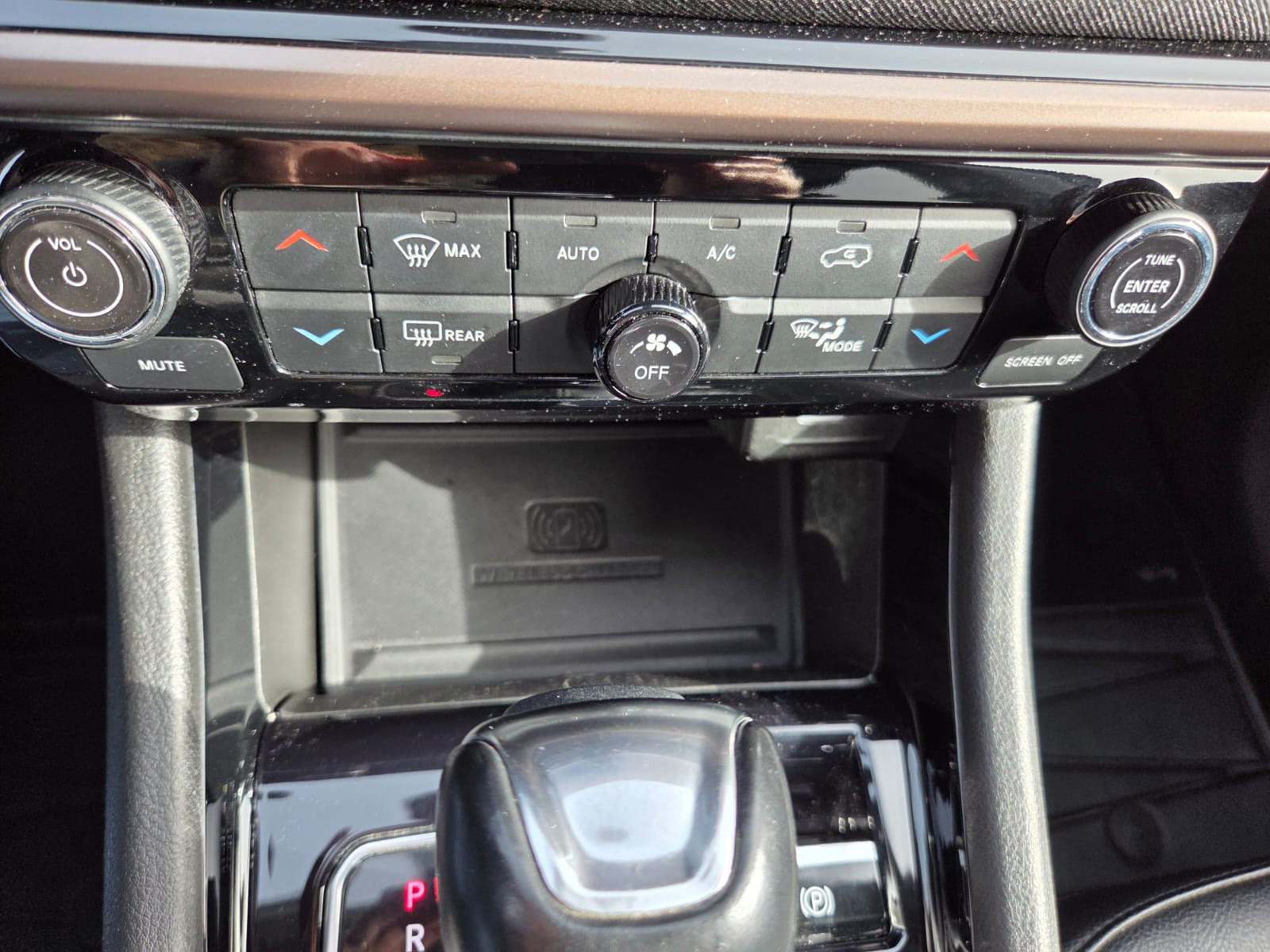 Foto 1 - Jeep Compass e-Hybrid Upland 1.5l T4 48V 19LM Premium, Zweifarb-Lackierung Azure Blue-Green/Dac (Blau) (B