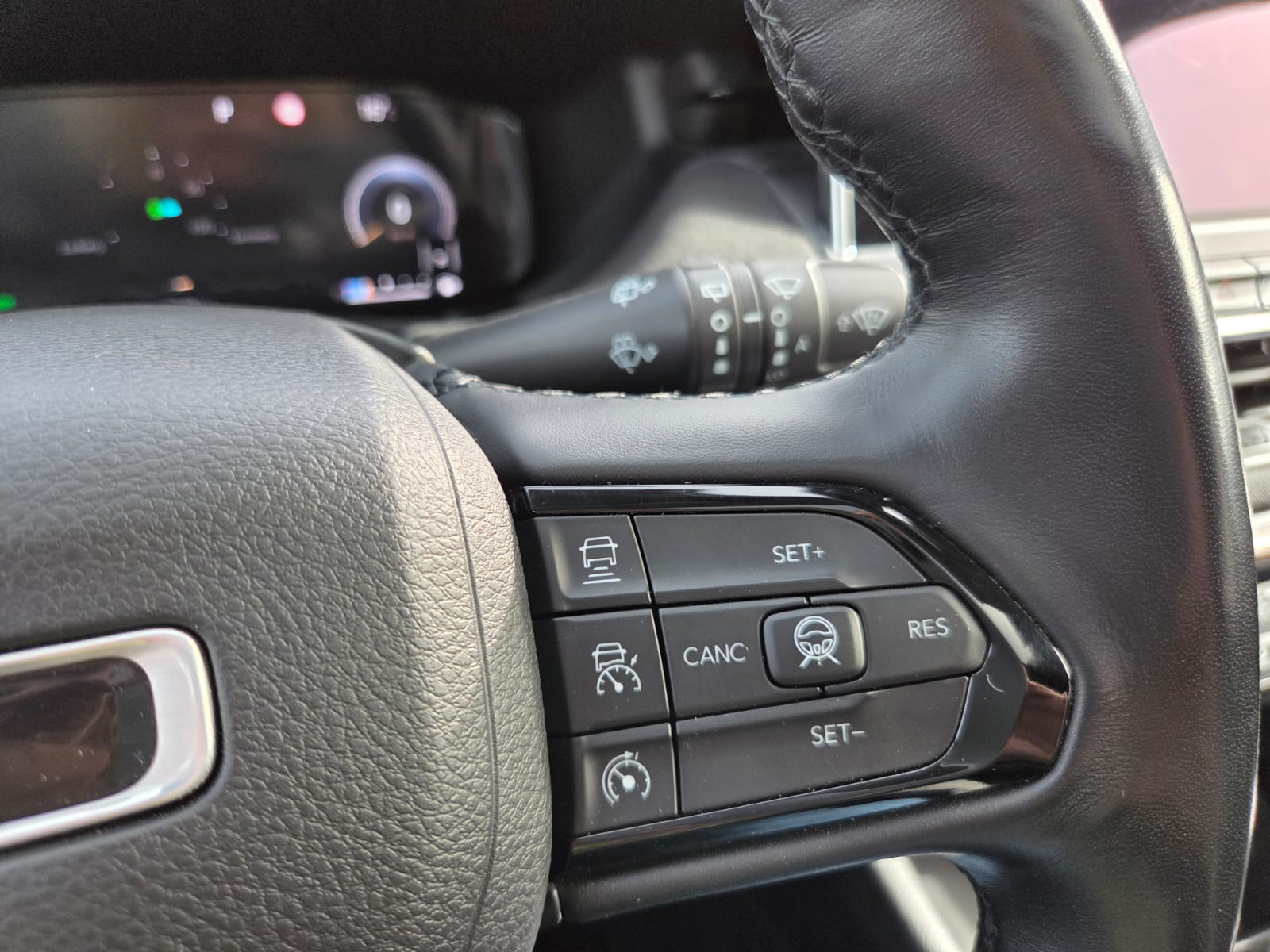 Foto 1 - Jeep Compass e-Hybrid Upland 1.5l T4 48V 19LM Premium, Zweifarb-Lackierung Azure Blue-Green/Dac (Blau) (B