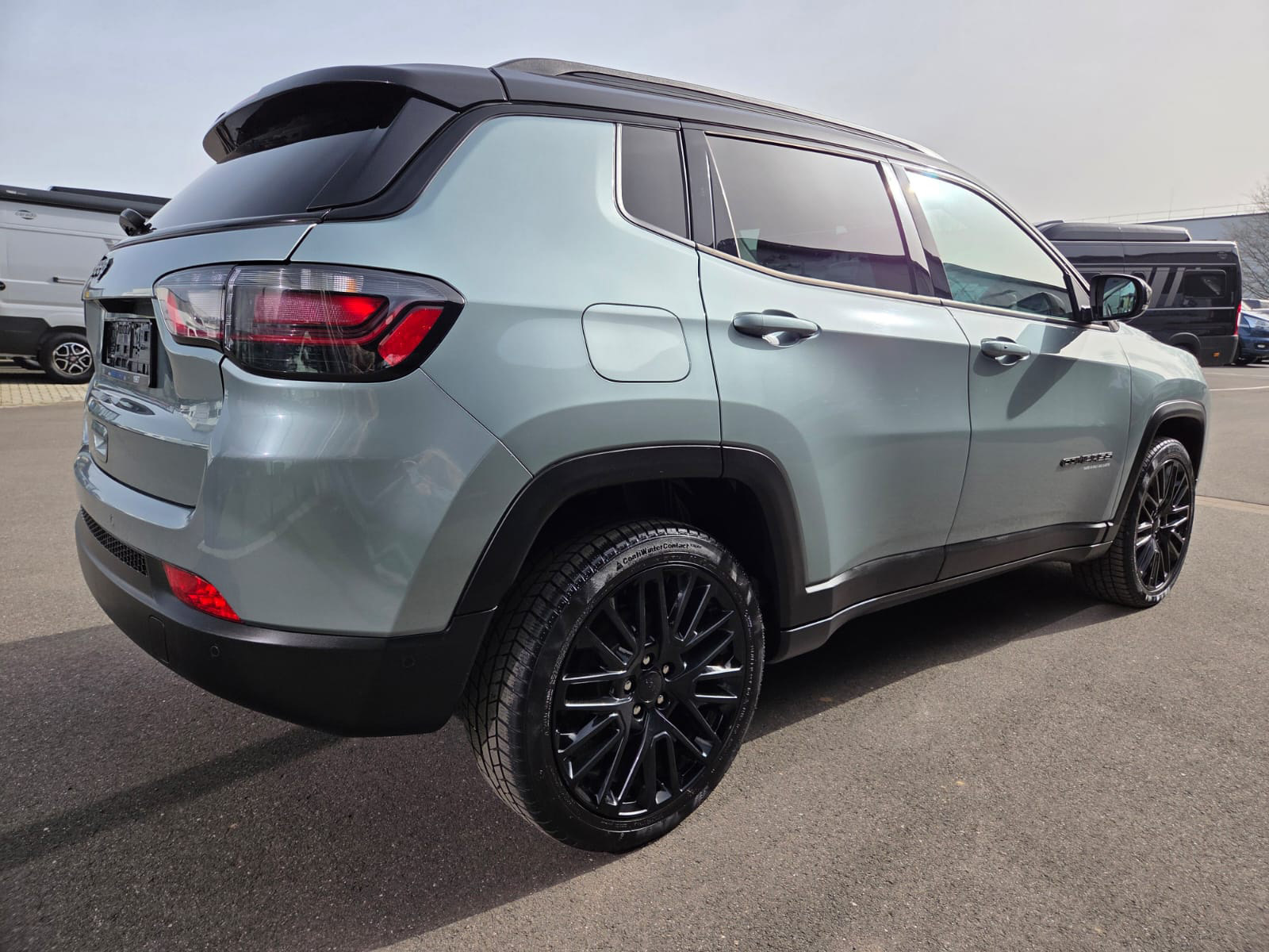 Foto 1 - Jeep Compass e-Hybrid Upland 1.5l T4 48V 19LM Premium, Zweifarb-Lackierung Azure Blue-Green/Dac (Blau) (B