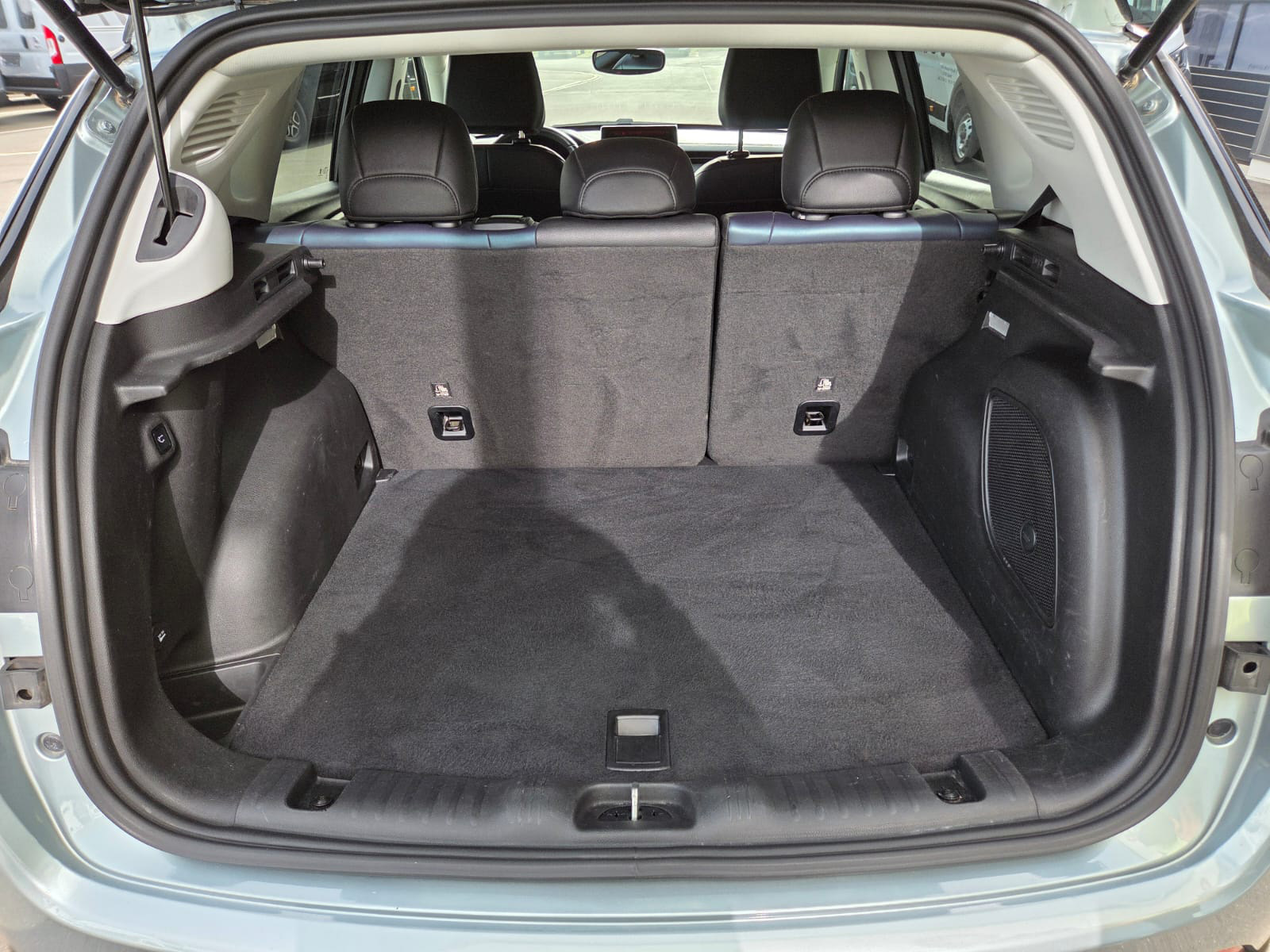 Foto 1 - Jeep Compass e-Hybrid Upland 1.5l T4 48V 19LM Premium, Zweifarb-Lackierung Azure Blue-Green/Dac (Blau) (B