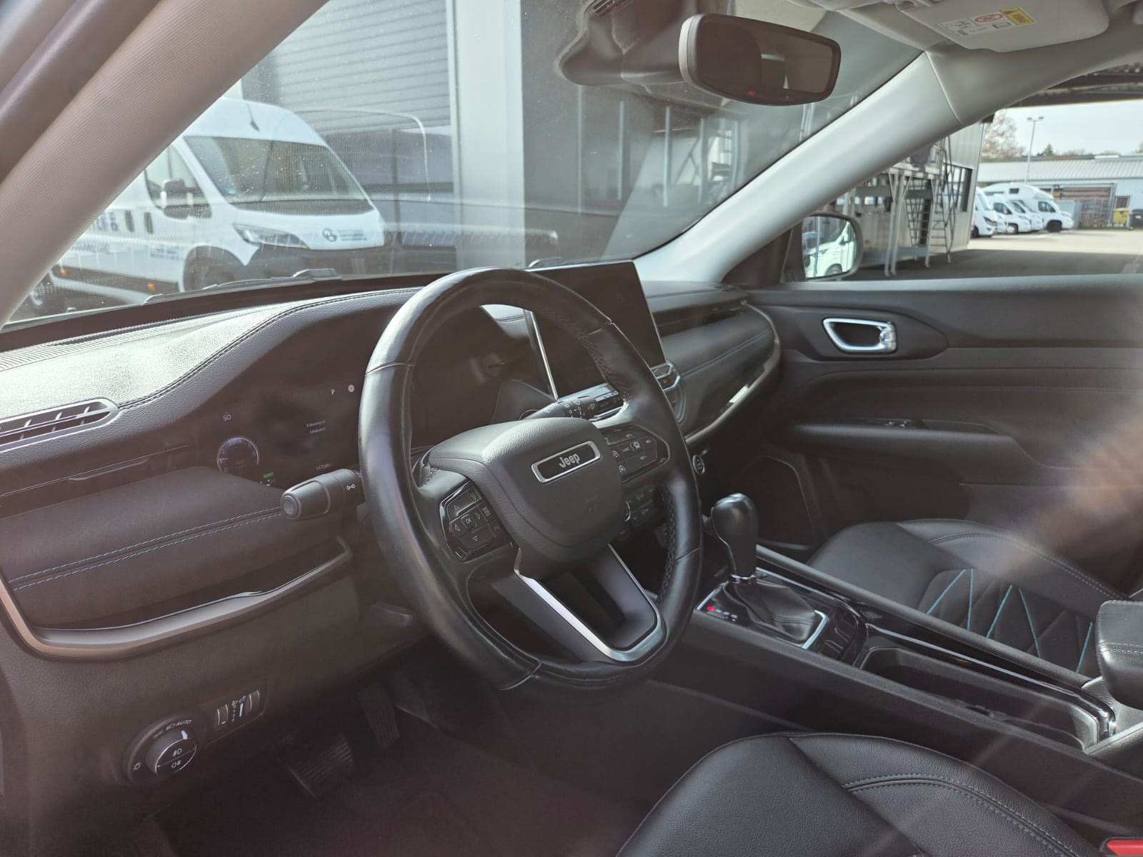 Foto 1 - Jeep Compass e-Hybrid Upland 1.5l T4 48V 19LM Premium, Zweifarb-Lackierung Azure Blue-Green/Dac (Blau) (B